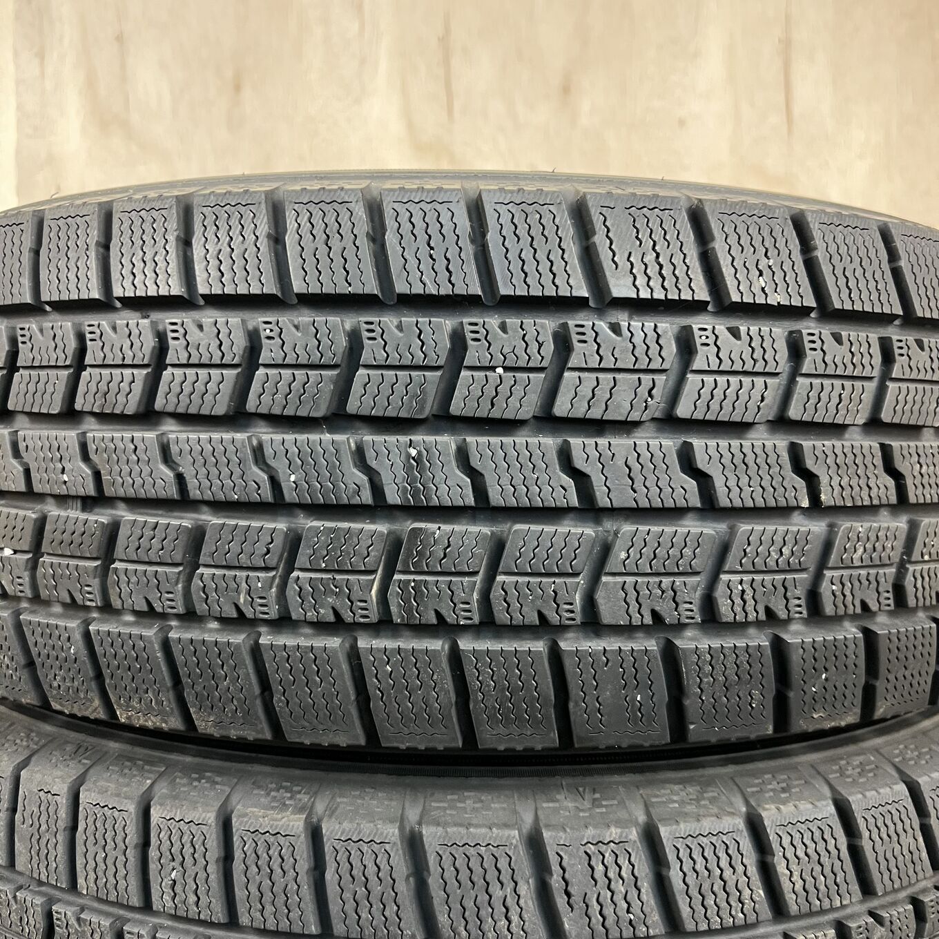 215/60 R17 Goodyear ICE NAVI 7 — 17 000 ¥/комплект