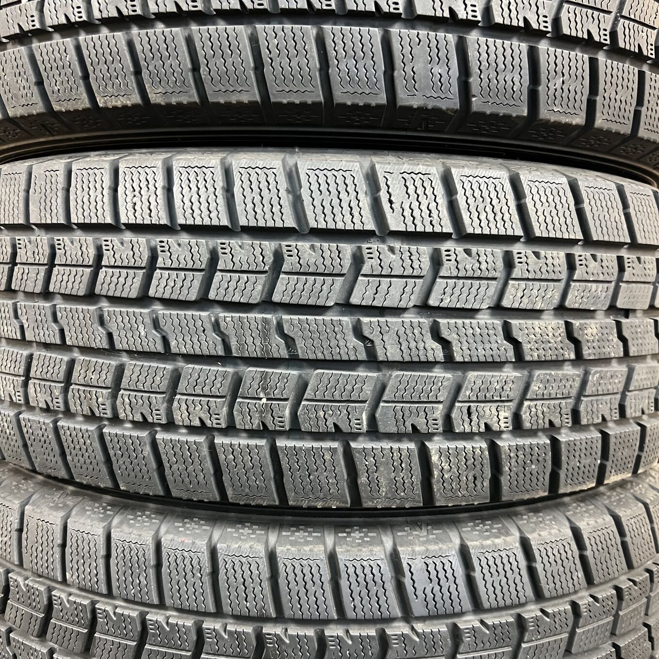 Goodyear ICE NAVI 7 215/60 R17, фото 2