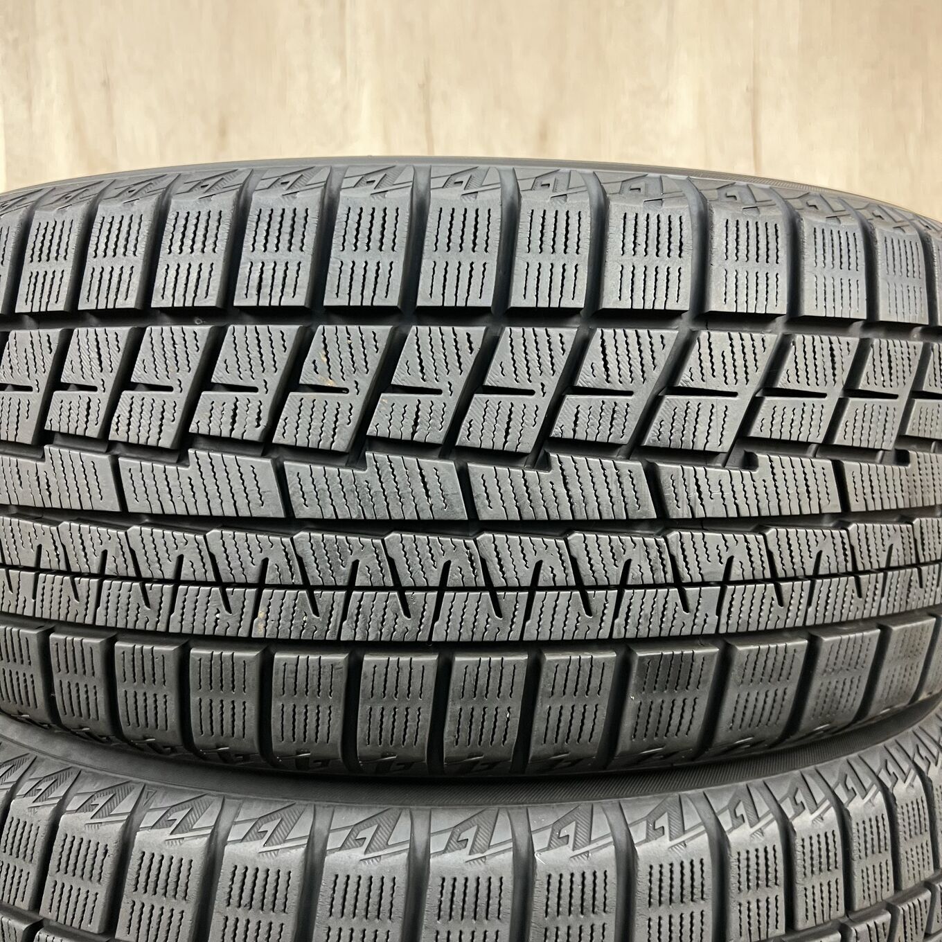 215/50 R17 Yokohama ICE GUARD IG60 — 17 000 ¥/комплект