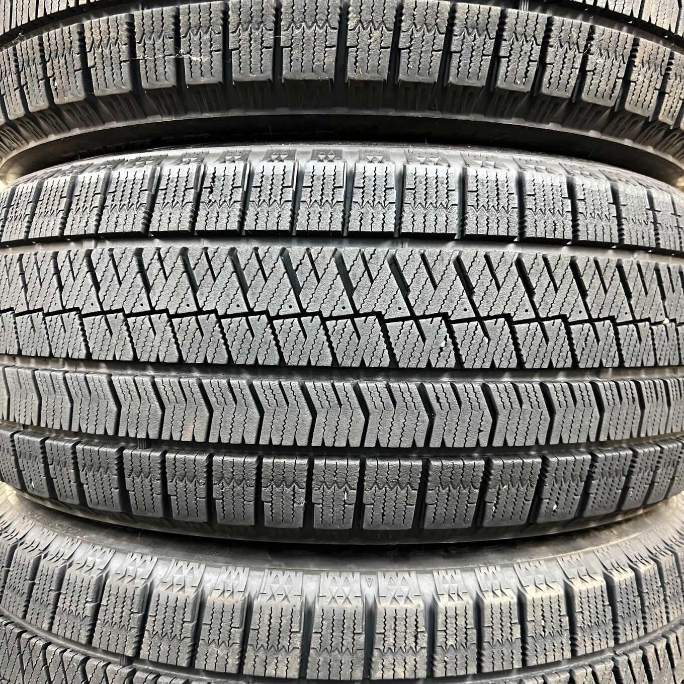 Bridgestone BLIZZAK VRX2 215/50 R17, фото 2