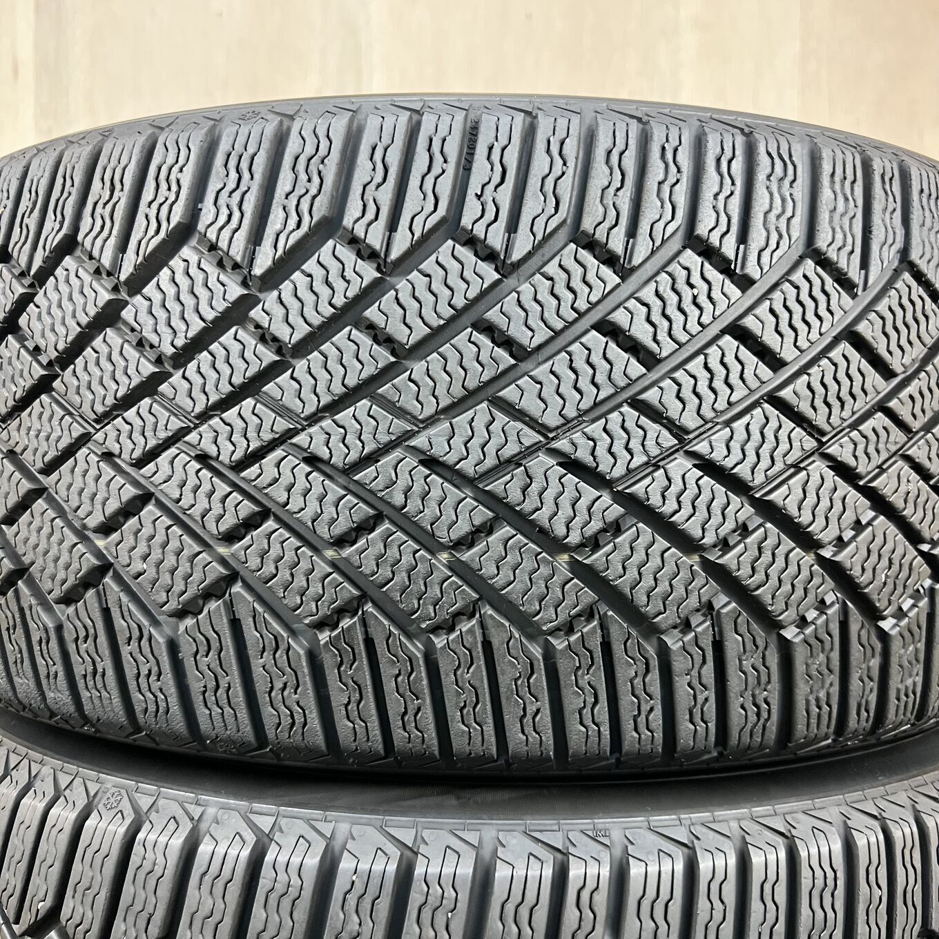 235/40 R18 Continental CONTIVIKINGCONTACT 7 — 17 000 ¥/комплект