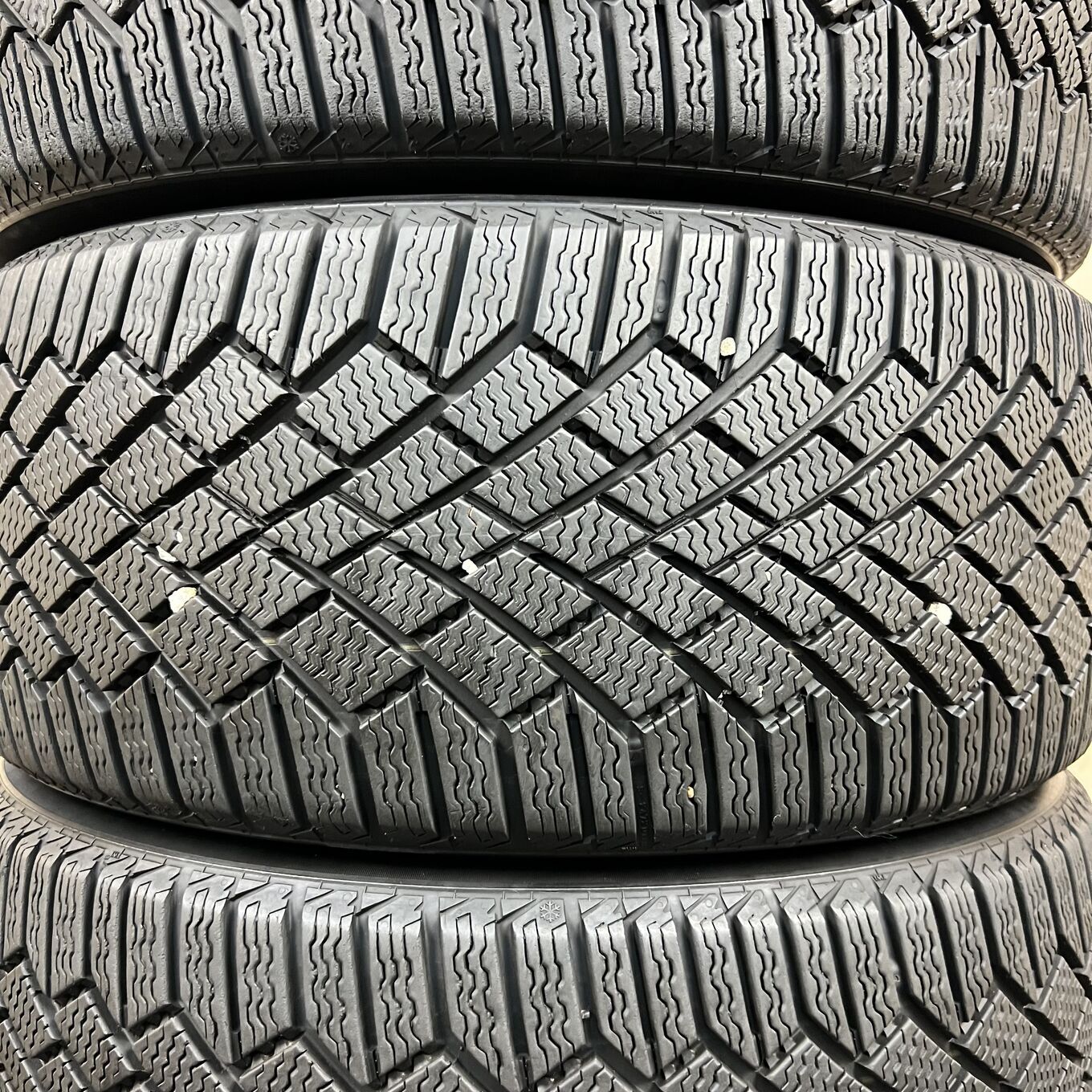 Continental CONTIVIKINGCONTACT 7 235/40 R18, фото 2