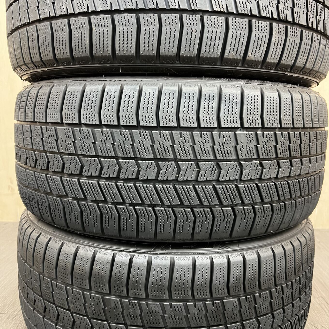 Goodyear ICE NAVI 8 225/40 R18, фото 3