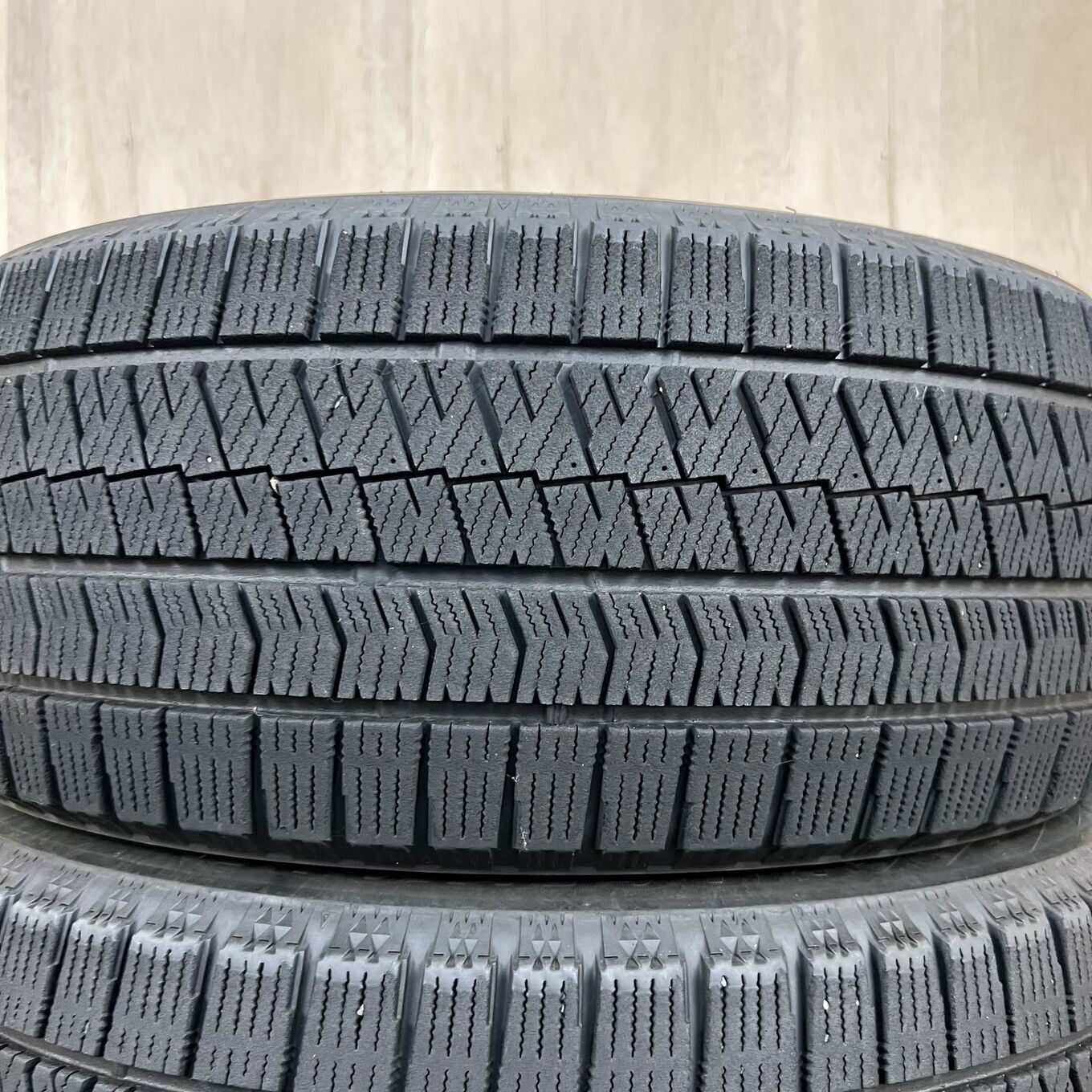 215/50 R17 Bridgestone BLIZZAK VRX2 — 18 700 ¥/комплект