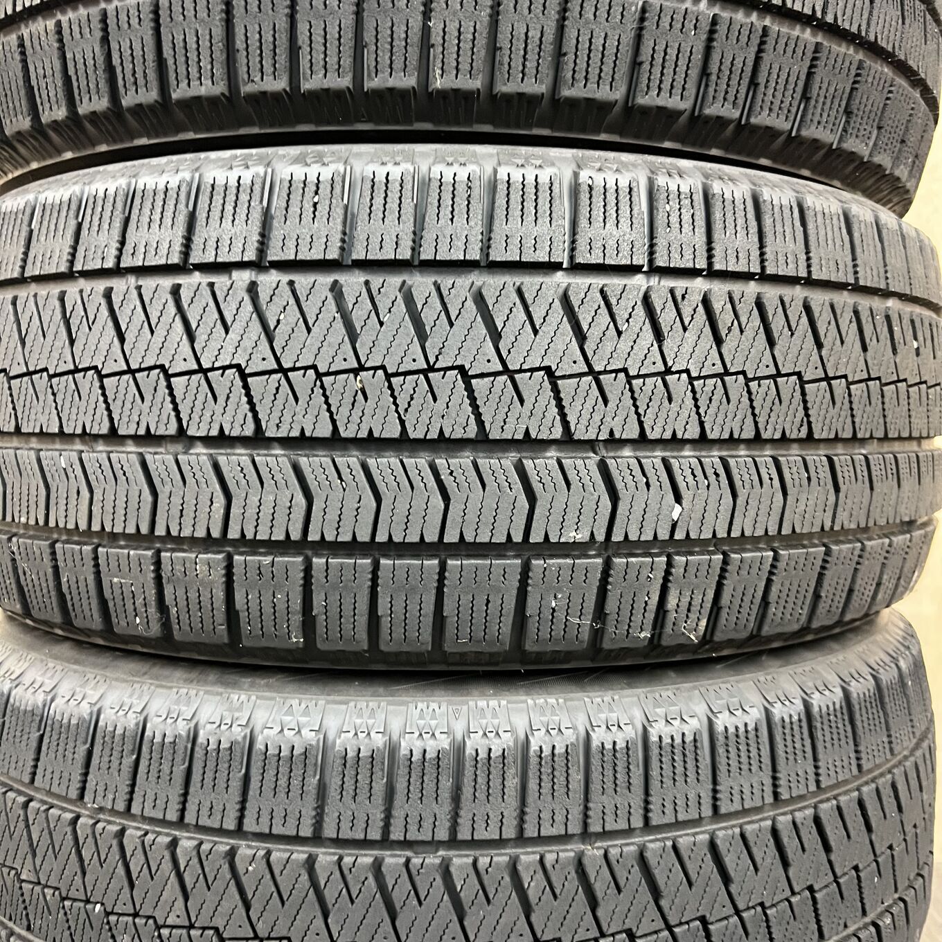 Bridgestone BLIZZAK VRX2 215/50 R17, фото 2