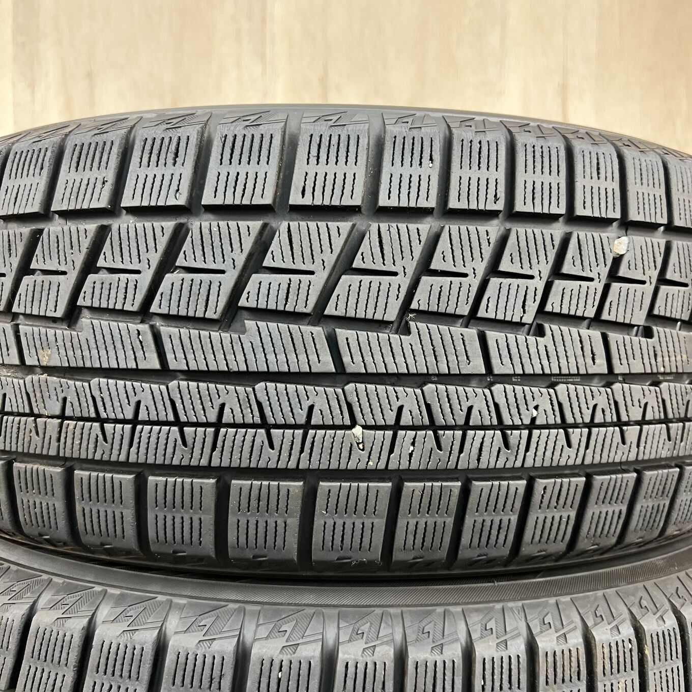 215/55 R17 Yokohama ICE GUARD IG60 — 23 800 ¥/комплект