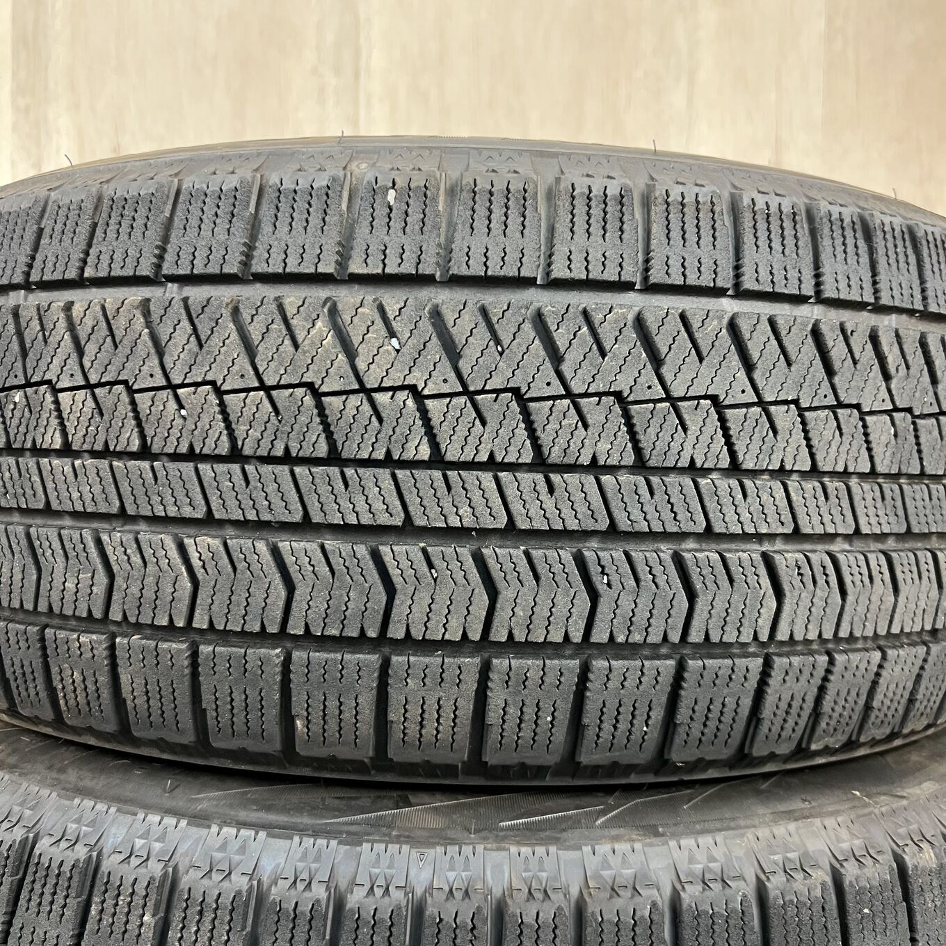 225/50 R18 Bridgestone BLIZZAK VRX2 — 17 000 ¥/комплект
