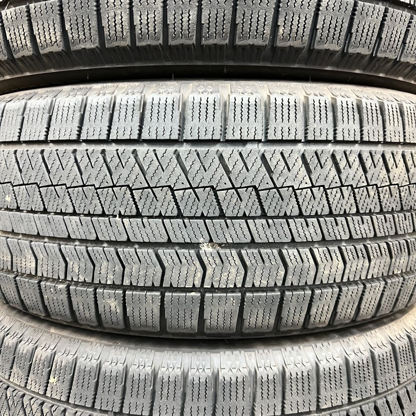 Bridgestone BLIZZAK VRX2 225/50 R18, фото 3