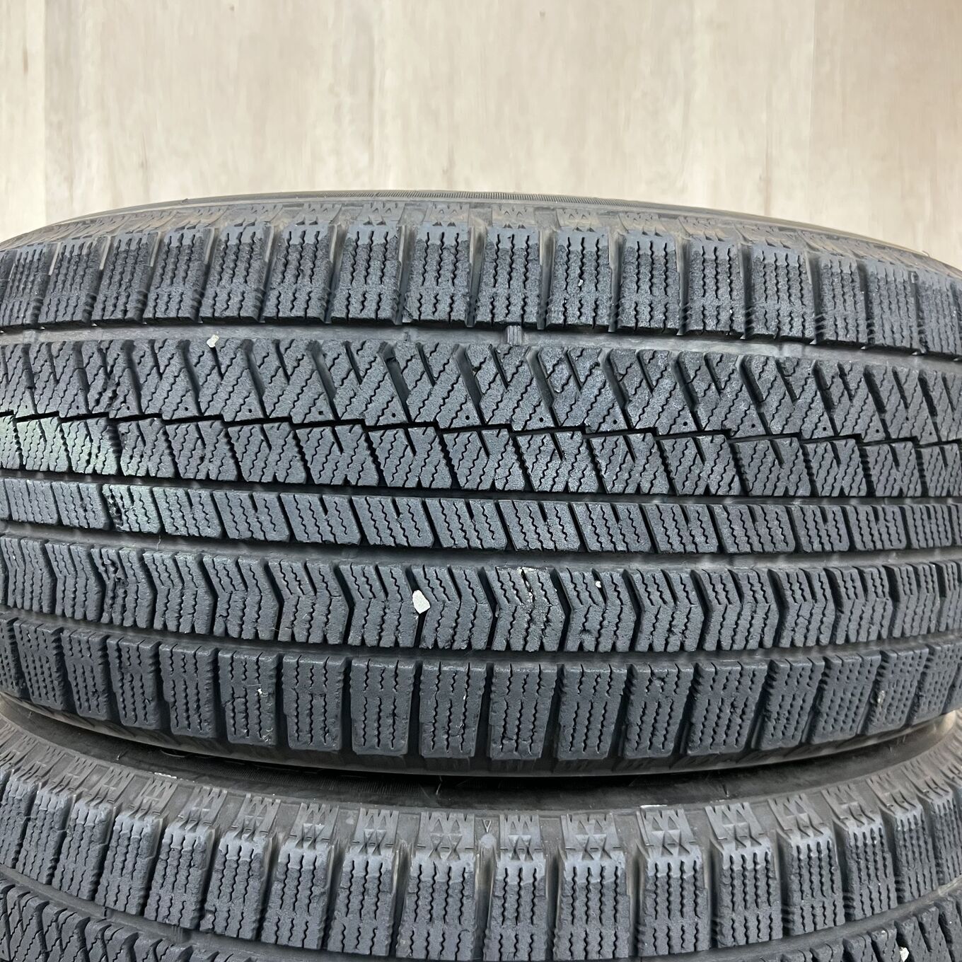 225/50 R18 Bridgestone BLIZZAK VRX2 — 17 000 ¥/комплект