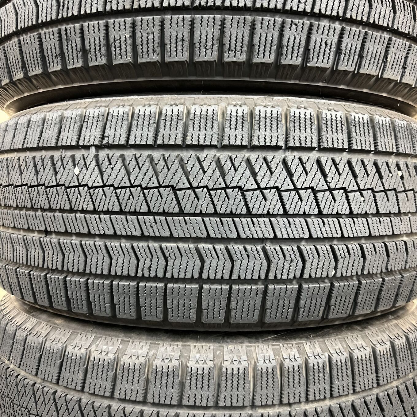 Bridgestone BLIZZAK VRX2 225/50 R18, фото 2