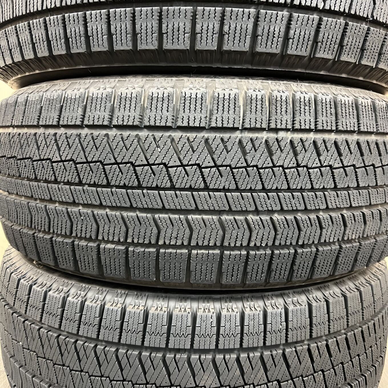 Bridgestone BLIZZAK VRX2 225/50 R18, фото 3