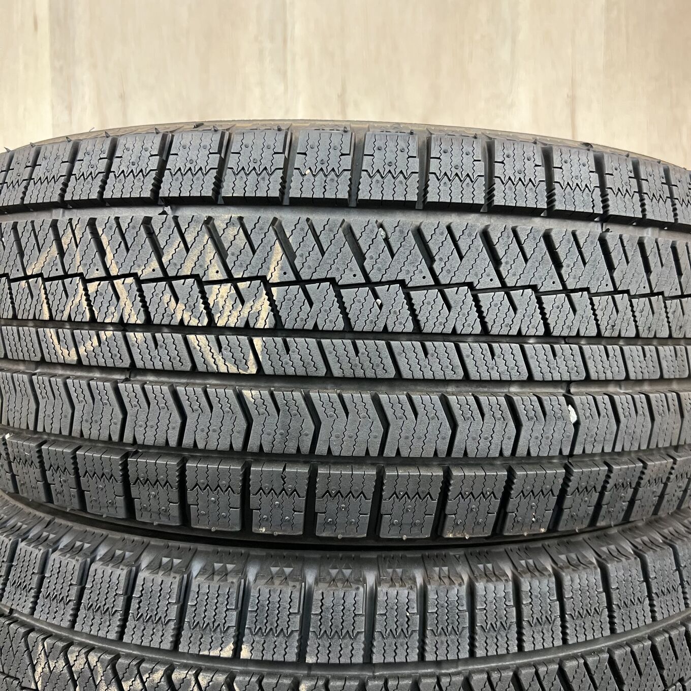 225/55 R17 Bridgestone BLIZZAK VRX2 — 17 000 ¥/комплект