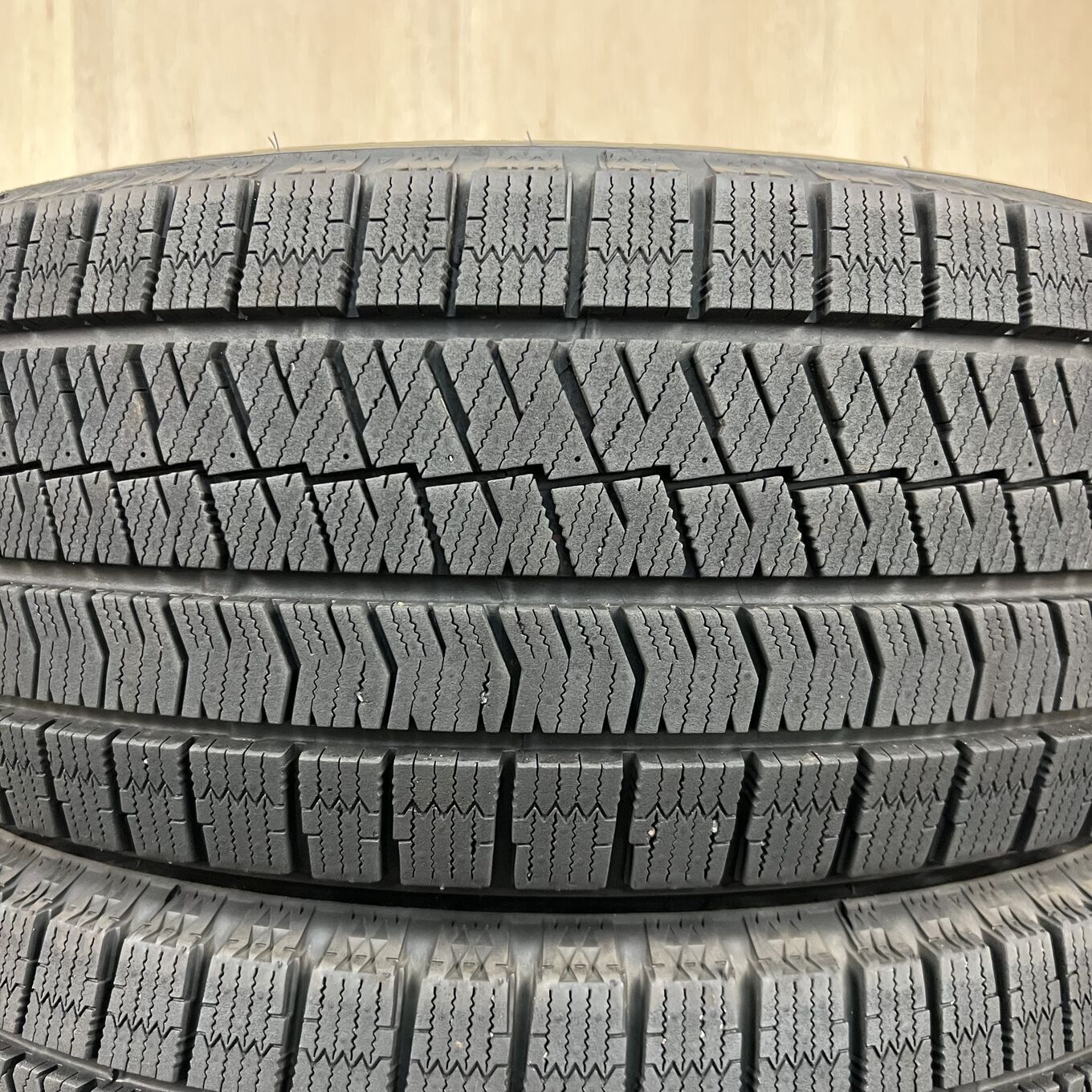 215/55 R17 Bridgestone BLIZZAK VRX2 — 21 300 ¥/комплект