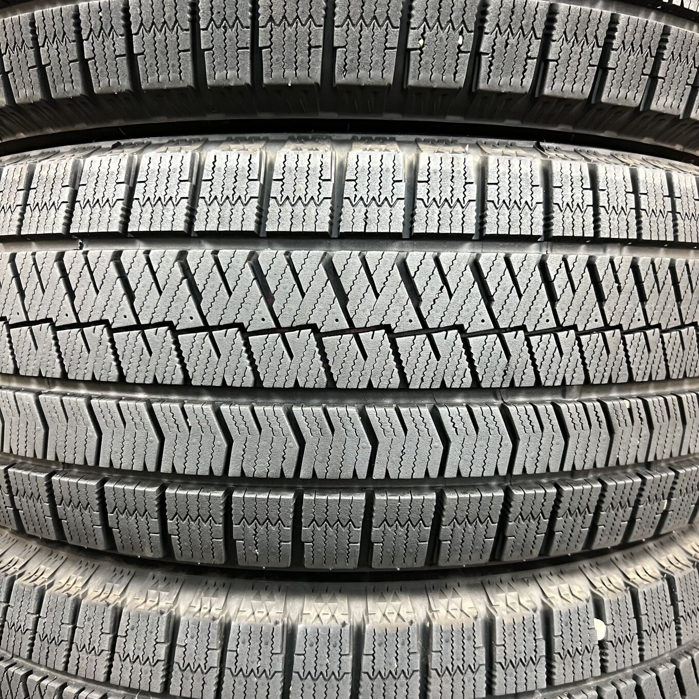 Bridgestone BLIZZAK VRX2 215/55 R17, фото 2