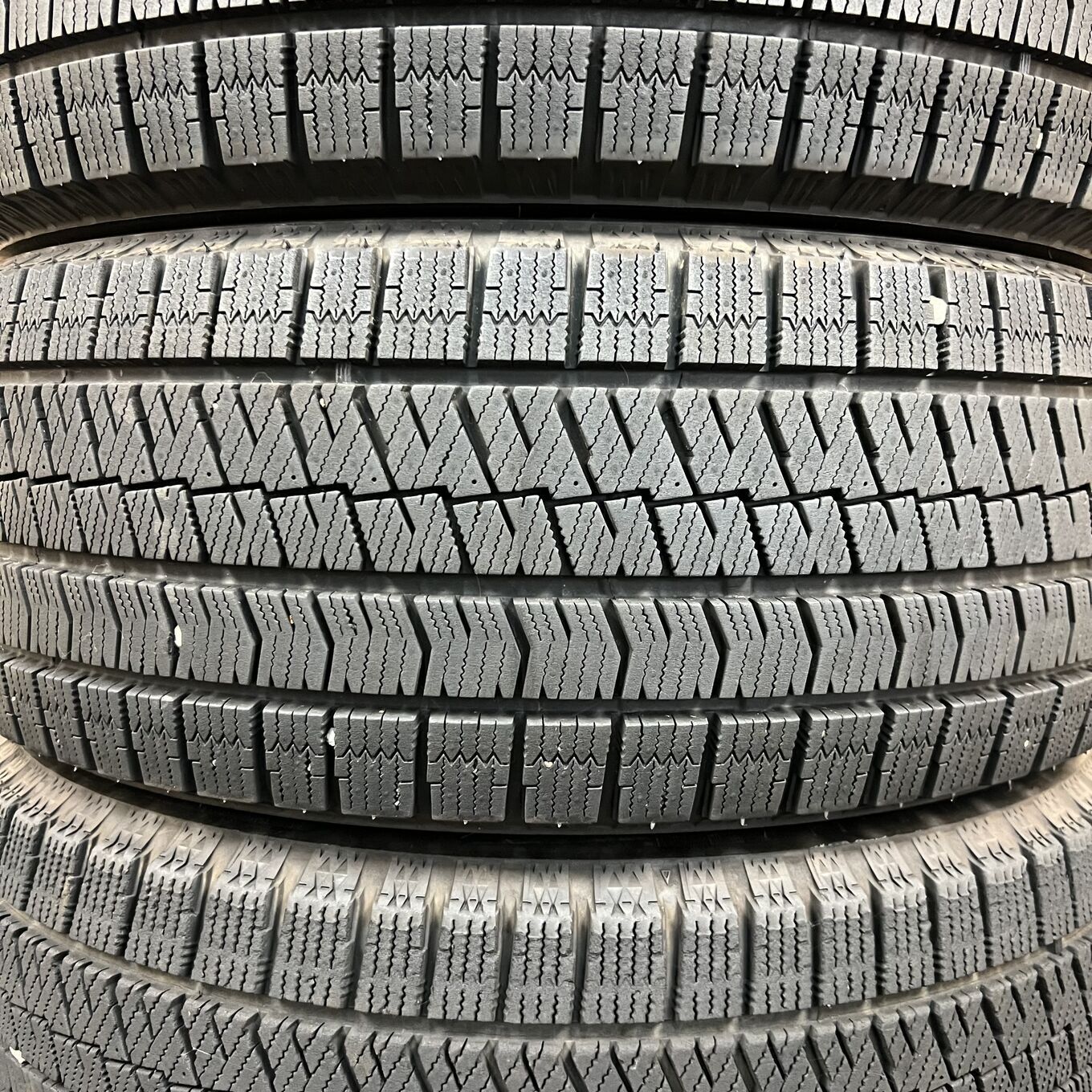 Bridgestone BLIZZAK VRX2 215/55 R17, фото 3