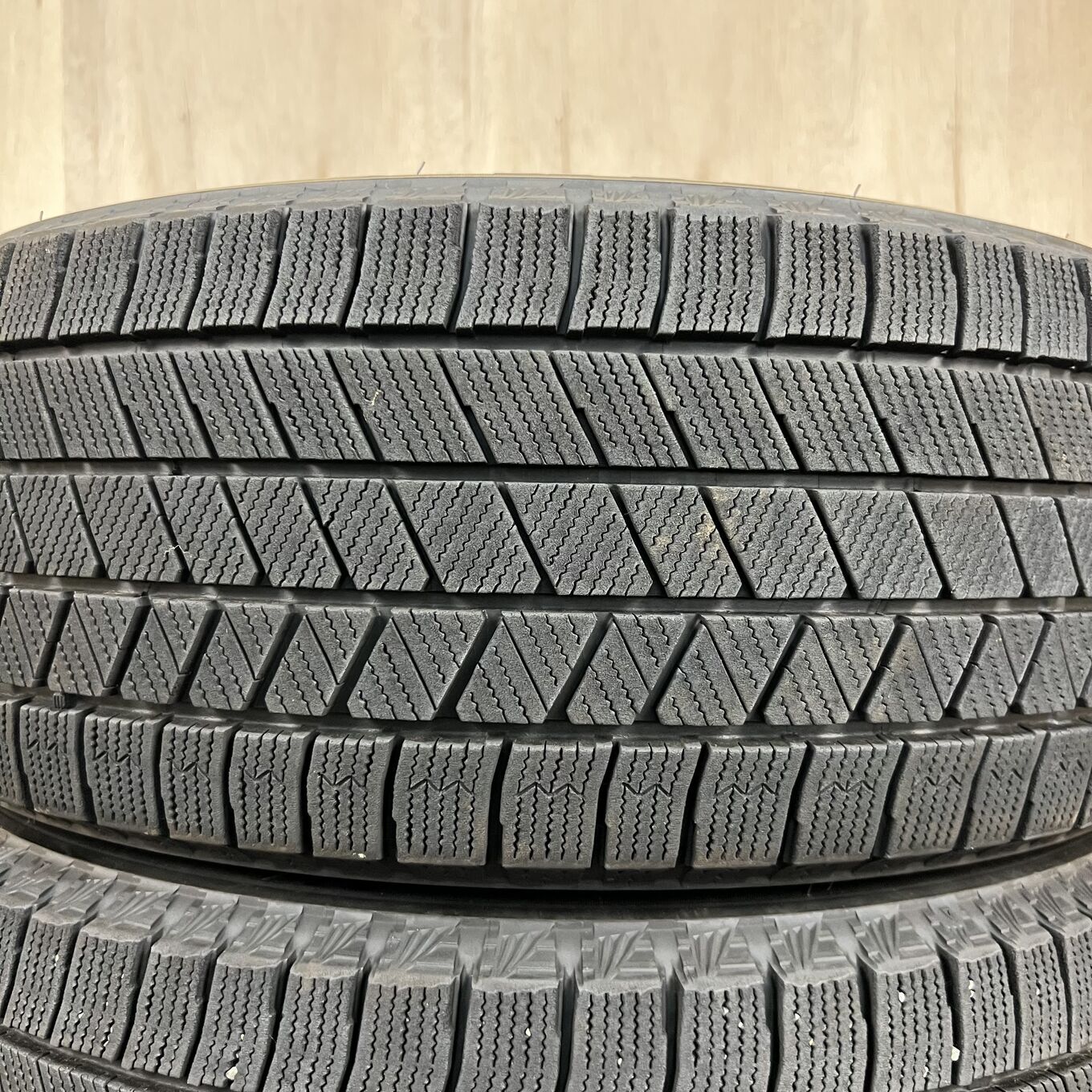 215/55 R17 Bridgestone BLIZZAK VRX3 — 37 400 ¥/комплект