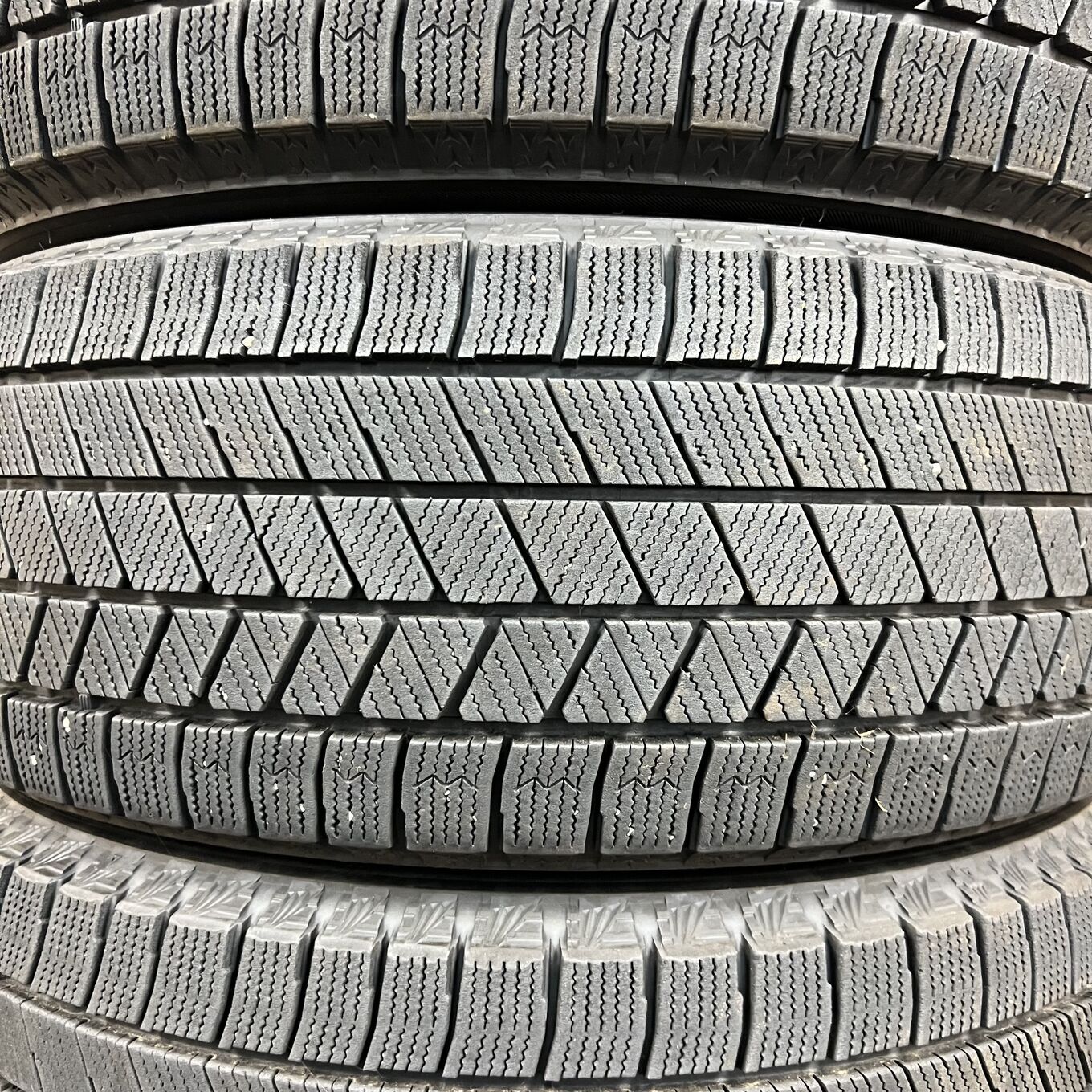 Bridgestone BLIZZAK VRX3 215/55 R17, фото 2