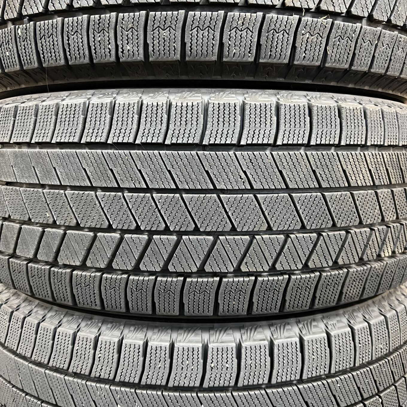Bridgestone BLIZZAK VRX3 215/55 R17, фото 3