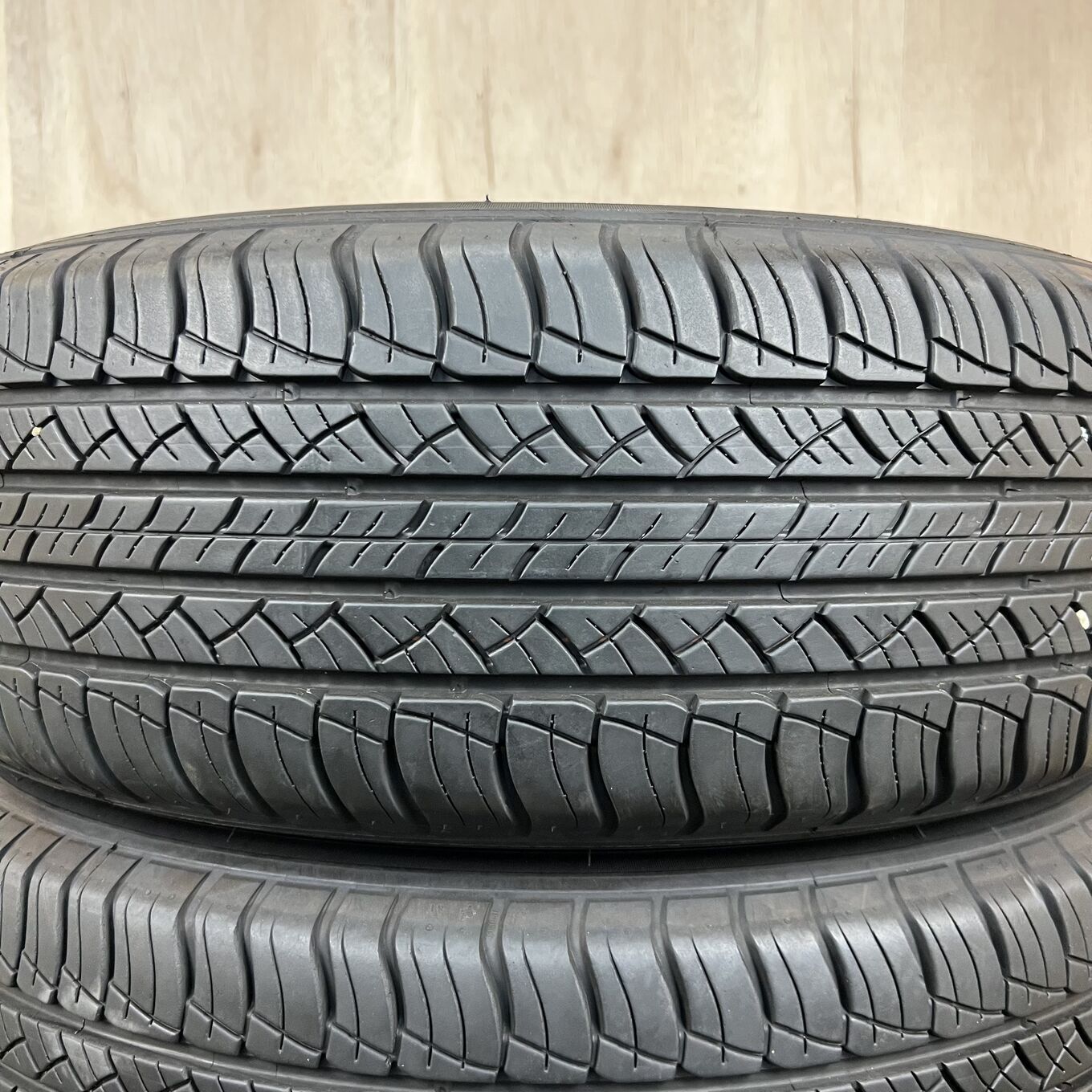 225/65 R17 Michelin LATITUDE TOUR HP — 9 400 ¥/комплект