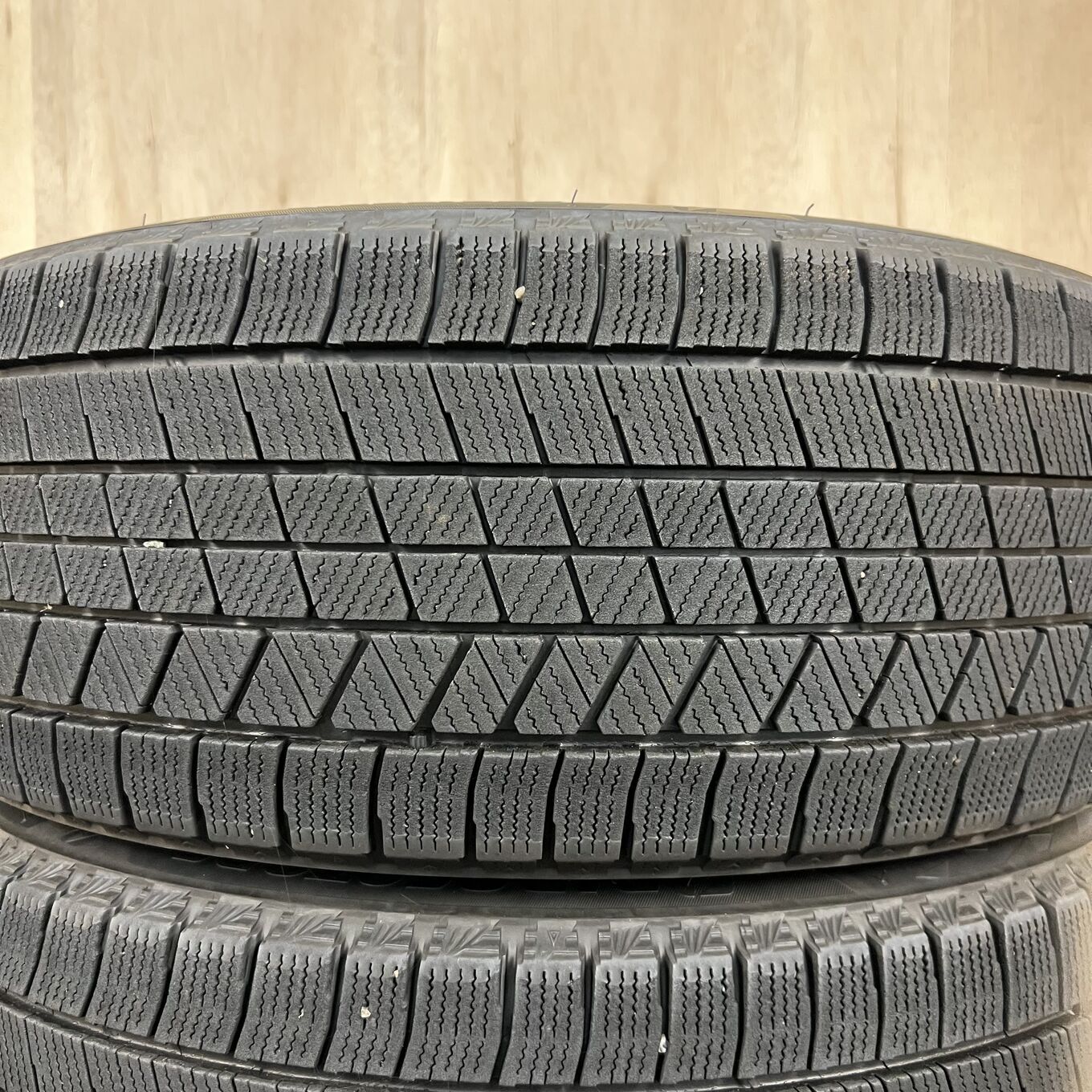 235/45 R18 Bridgestone BLIZZAK VRX3 — 34 000 ¥/комплект