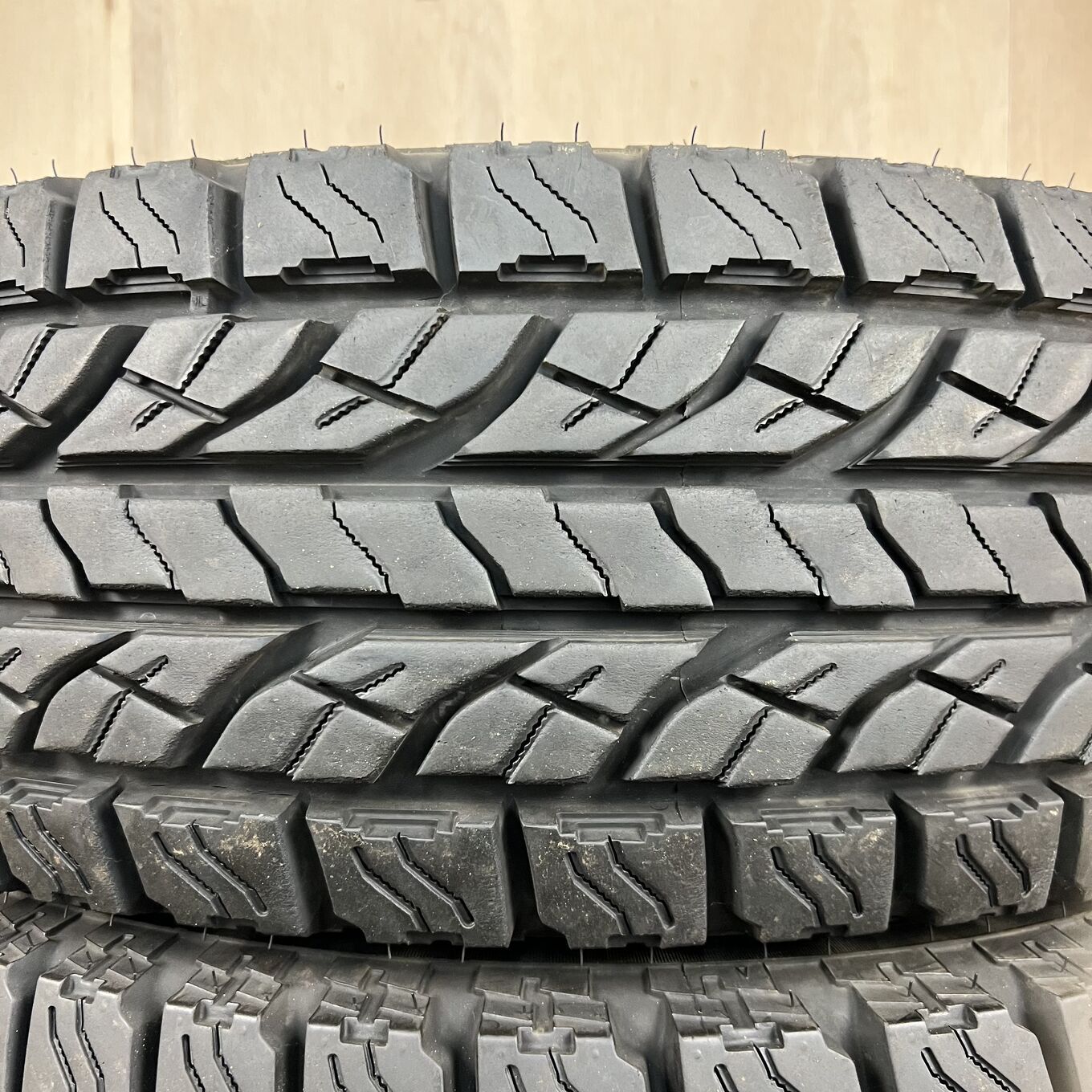 11.5/32.0 R15 Yokohama GEOLANDAR A/T-S G012 — 35 700 ¥/комплект