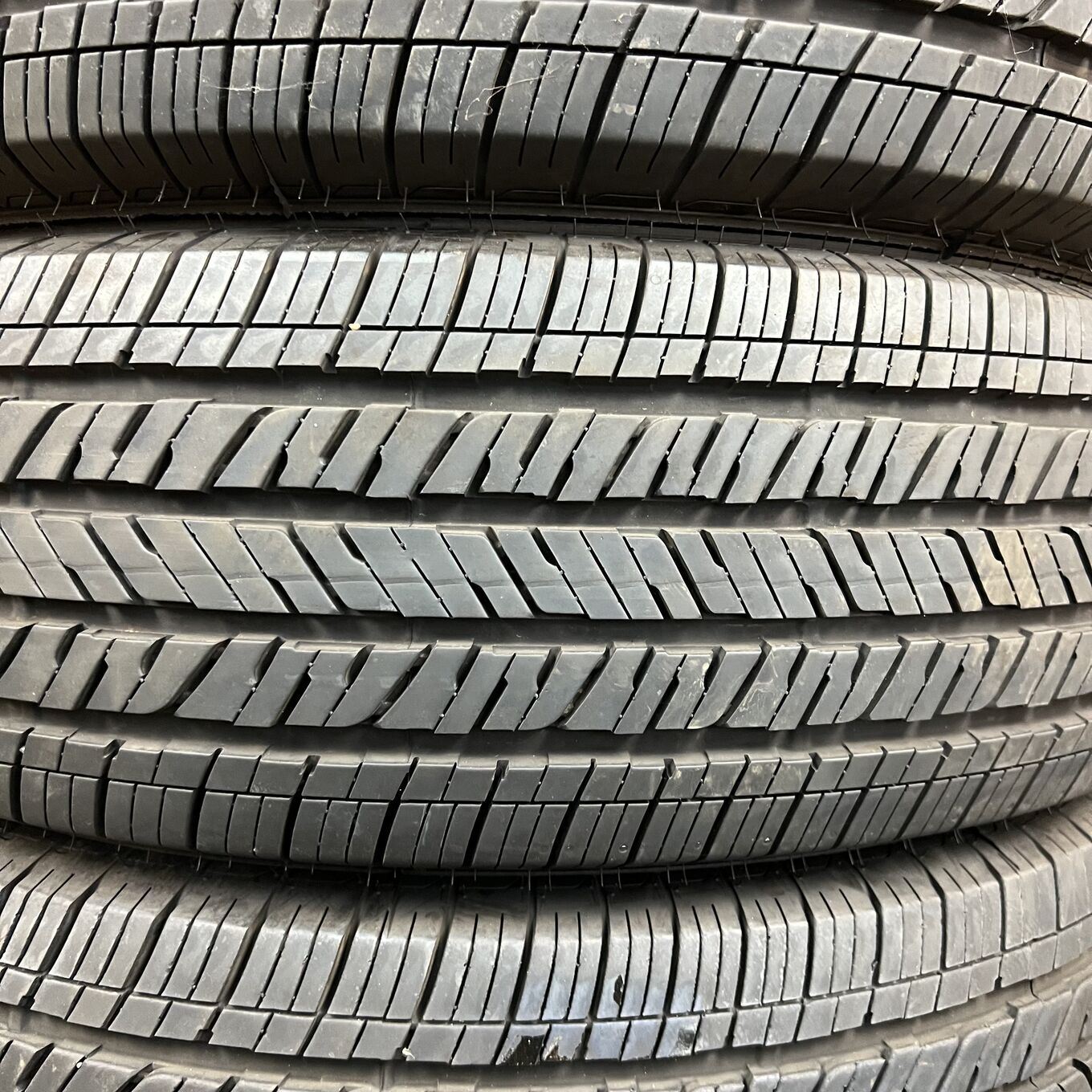 Bridgestone DUELER H/T 685 255/70 R18, фото 2