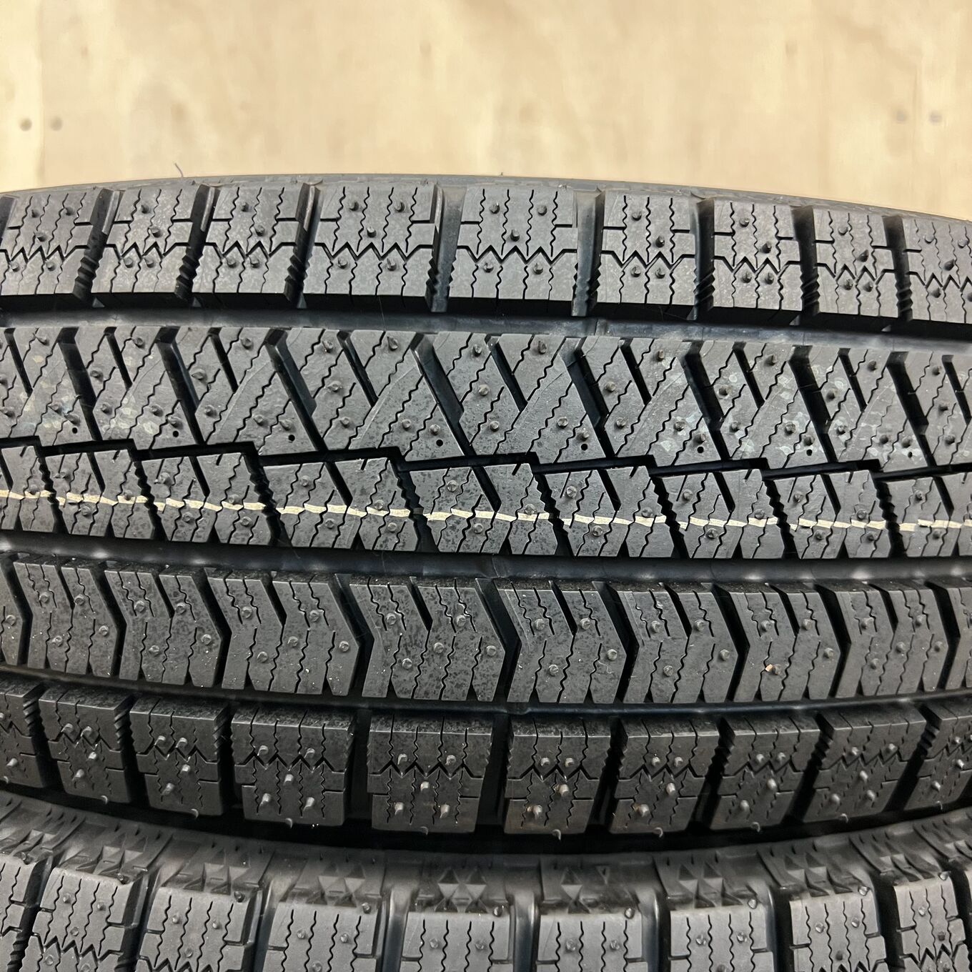 185/70 R14 Bridgestone BLIZZAK VRX2 — 25 500 ¥/комплект