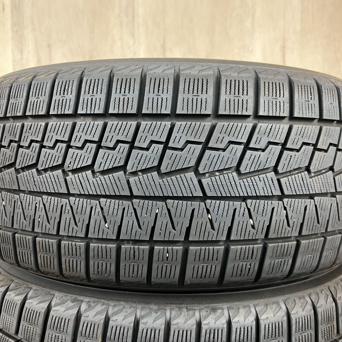 225/40 R18 Yokohama ICE GUARD IG70 — 23 800 ¥/комплект
