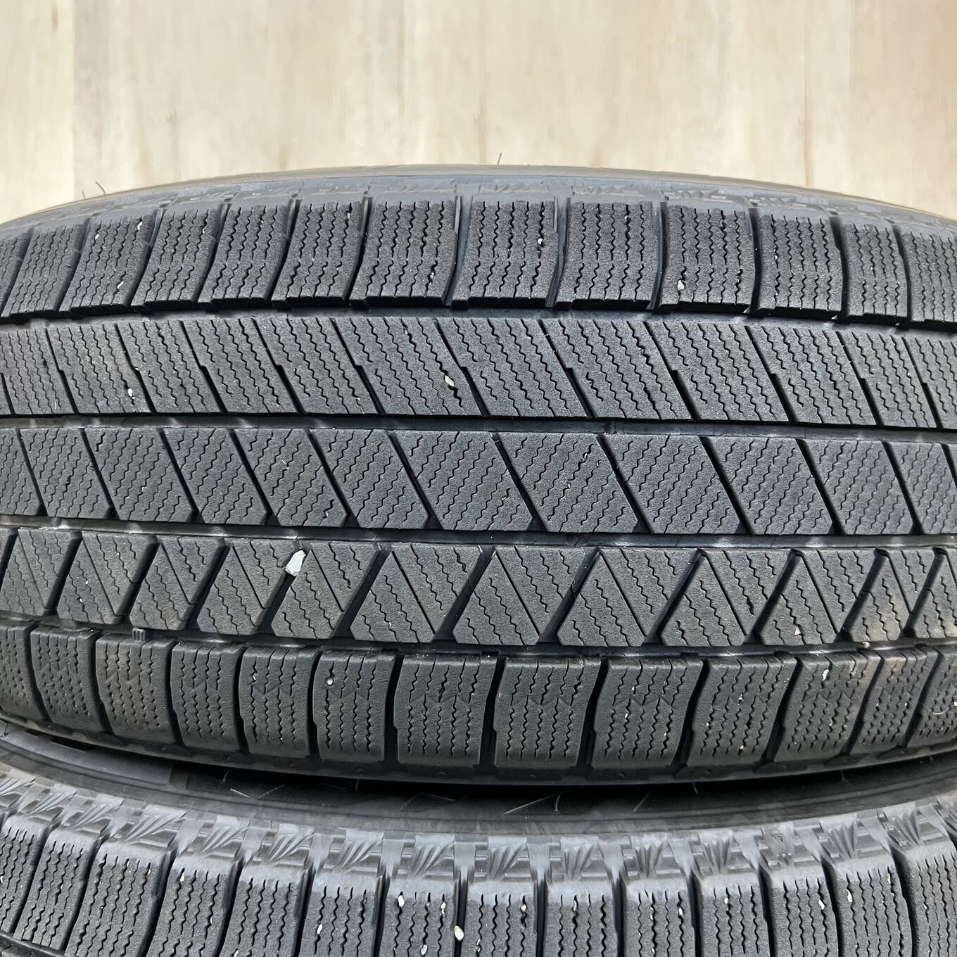 215/60 R17 Bridgestone BLIZZAK VRX3 — 37 400 ¥/комплект