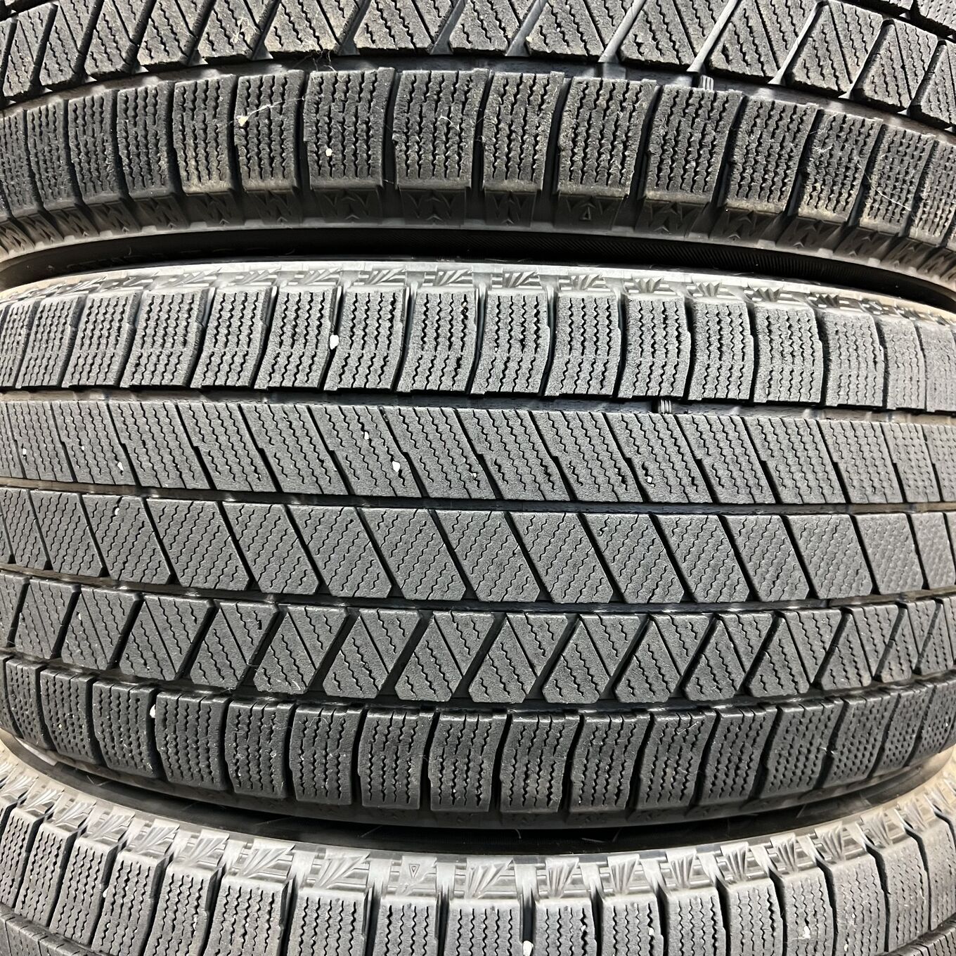Bridgestone BLIZZAK VRX3 215/50 R17, фото 2