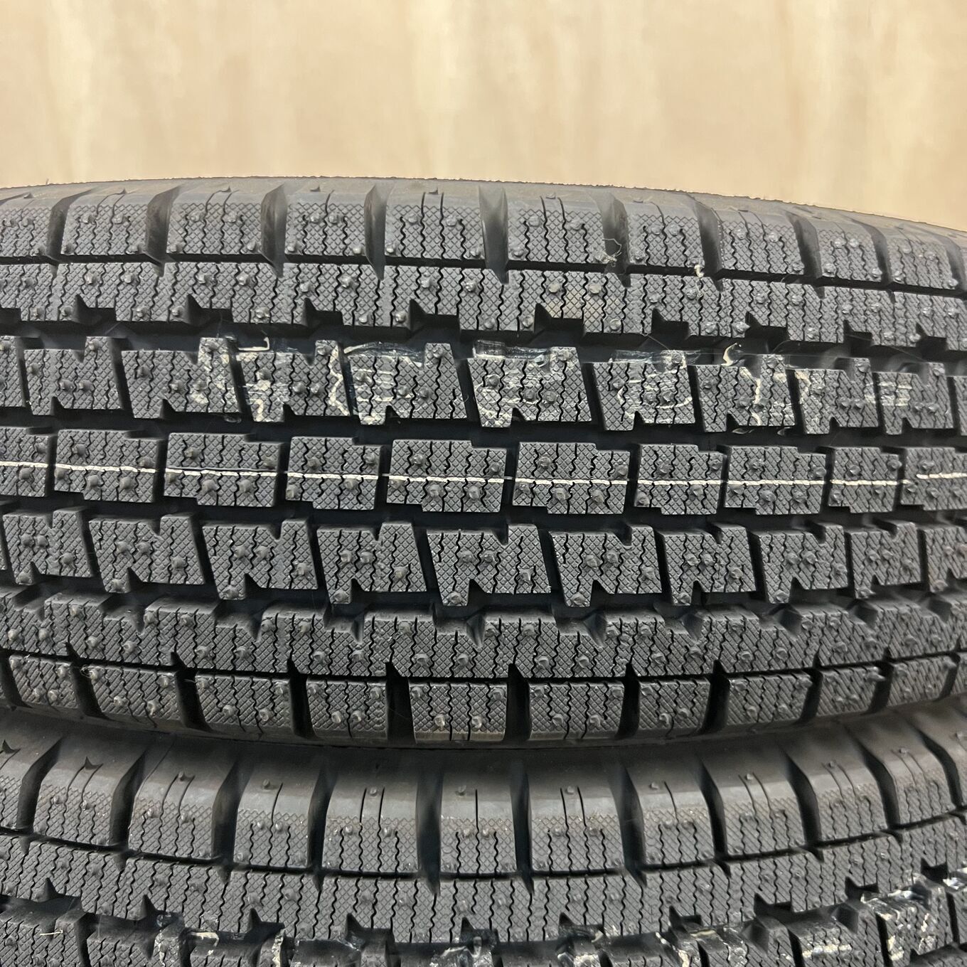 145/80 R12 Bridgestone W300 — 15 300 ¥/комплект
