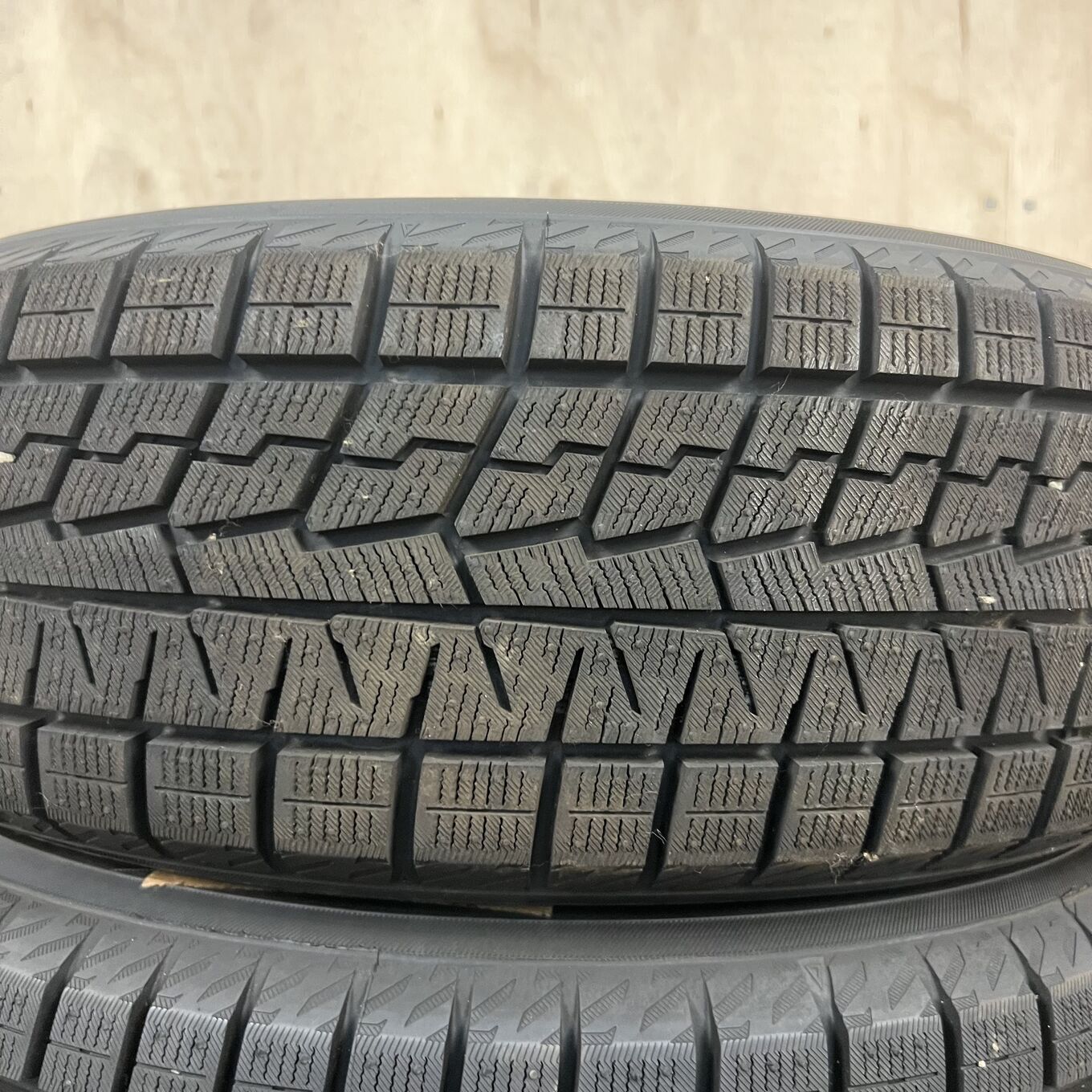 185/60 R15 Yokohama ICE GUARD IG70 — 23 000 ¥/комплект