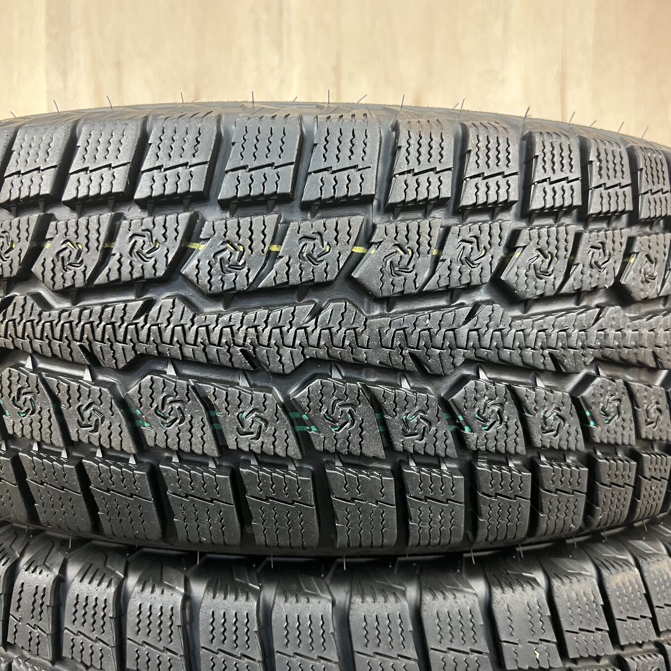 225/70 R16 Toyo OBSERVE GSI-6 LS — 21 300 ¥/комплект