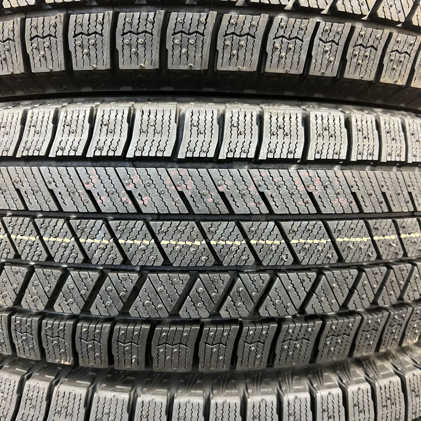 Bridgestone BLIZZAK VRX3 185/70 R14, фото 2
