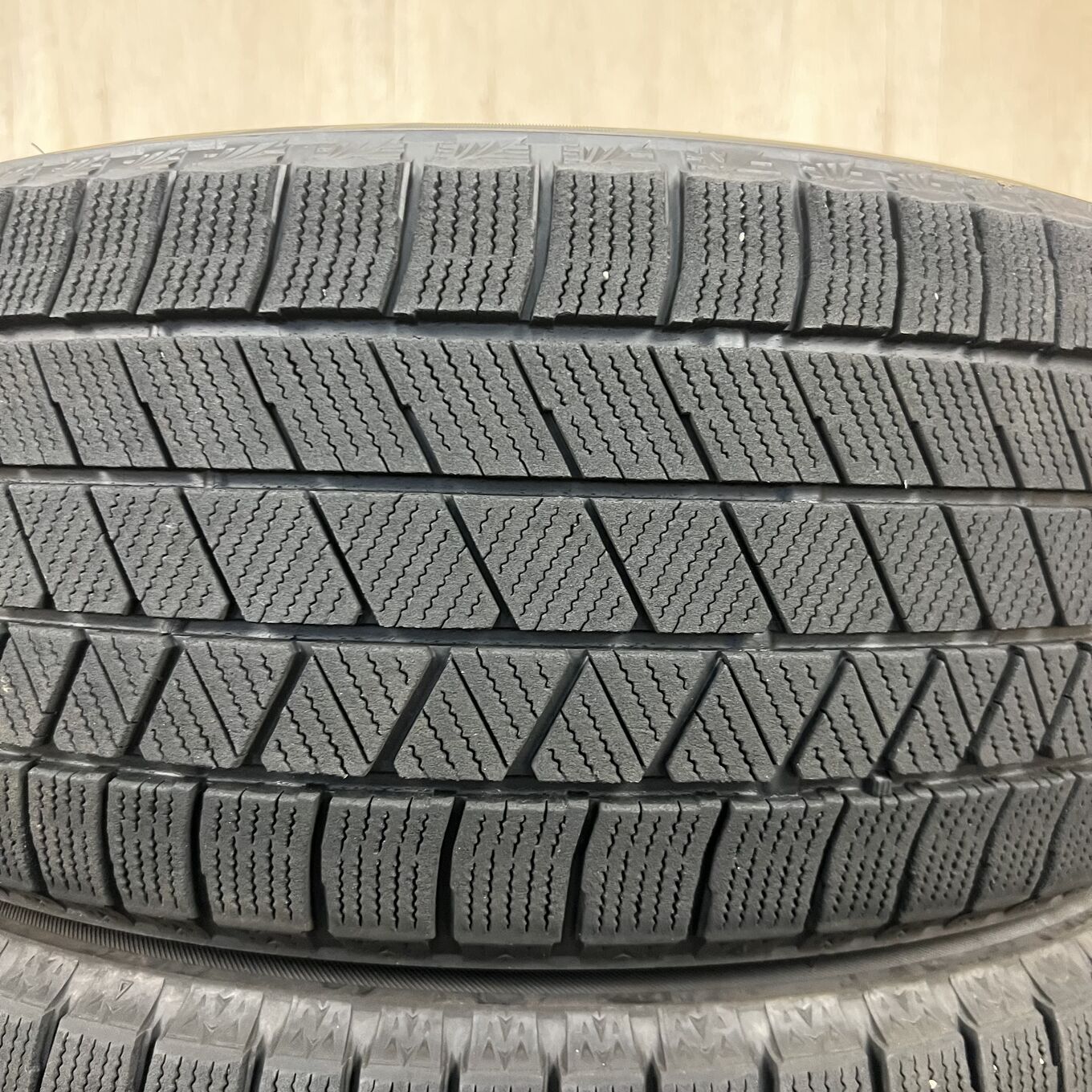 215/50 R17 Bridgestone BLIZZAK VRX3 — 21 300 ¥/комплект