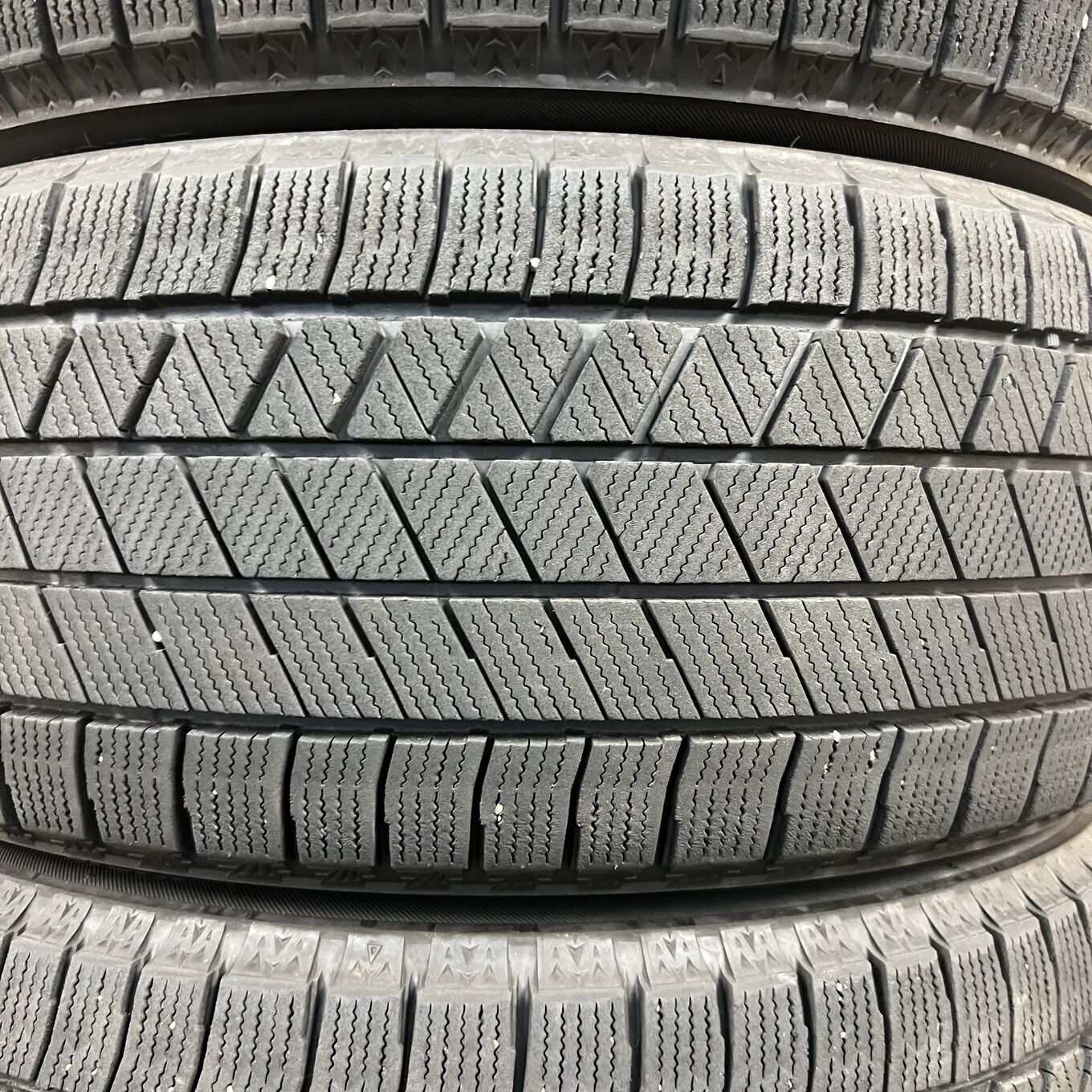 Bridgestone BLIZZAK VRX3 215/50 R17, фото 2