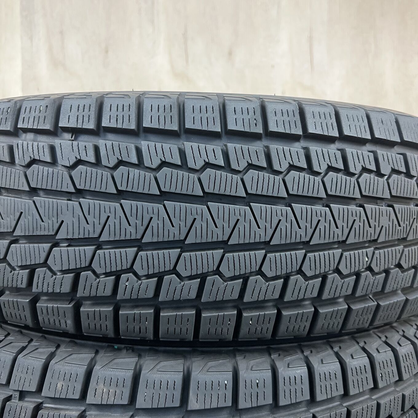 215/70 R16 Yokohama GEOLANDAR I/T-S G073 — 28 100 ¥/комплект