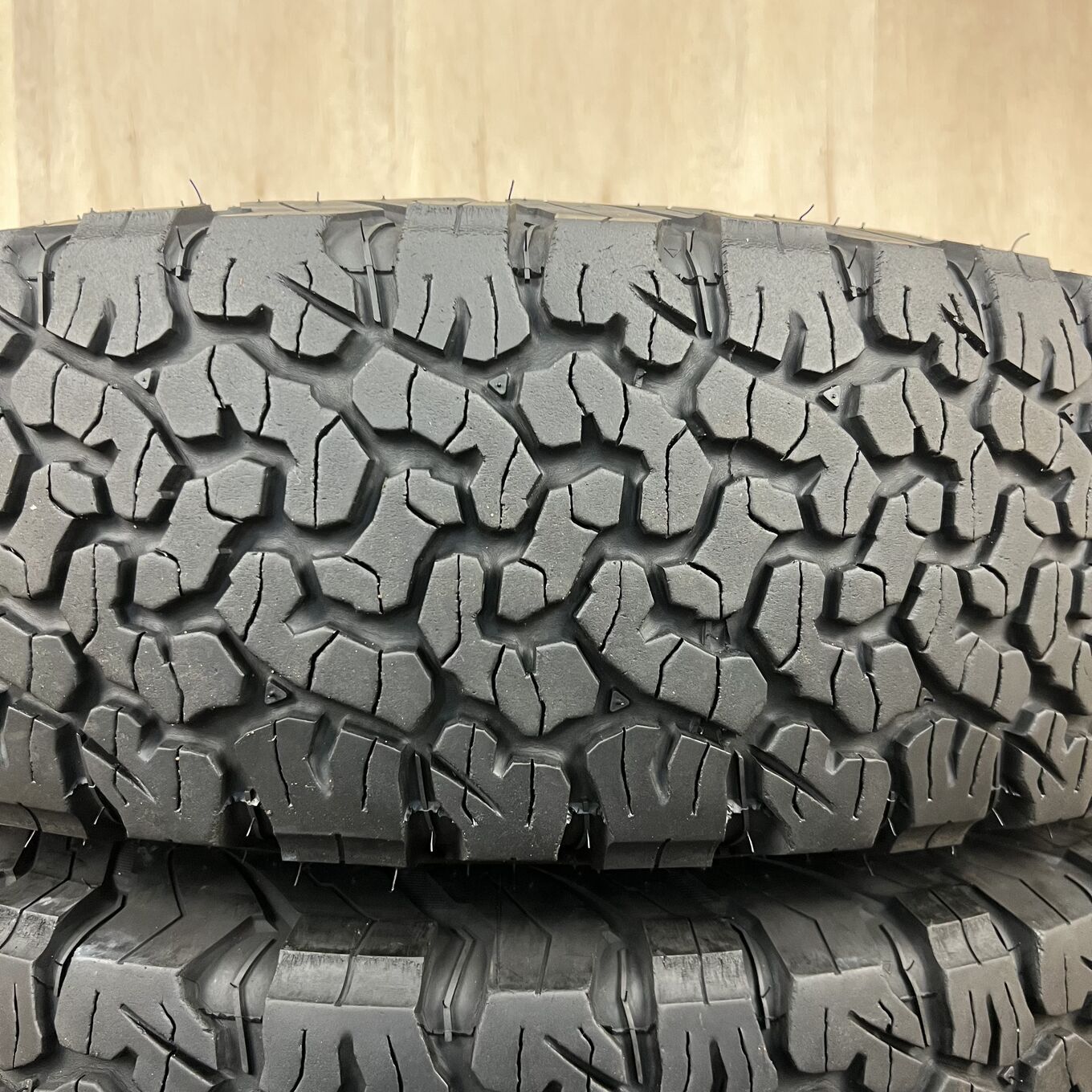 235/85 R16 Bfgoodrich ALL-TERRAIN T/A KO2 — 28 100 ¥/комплект