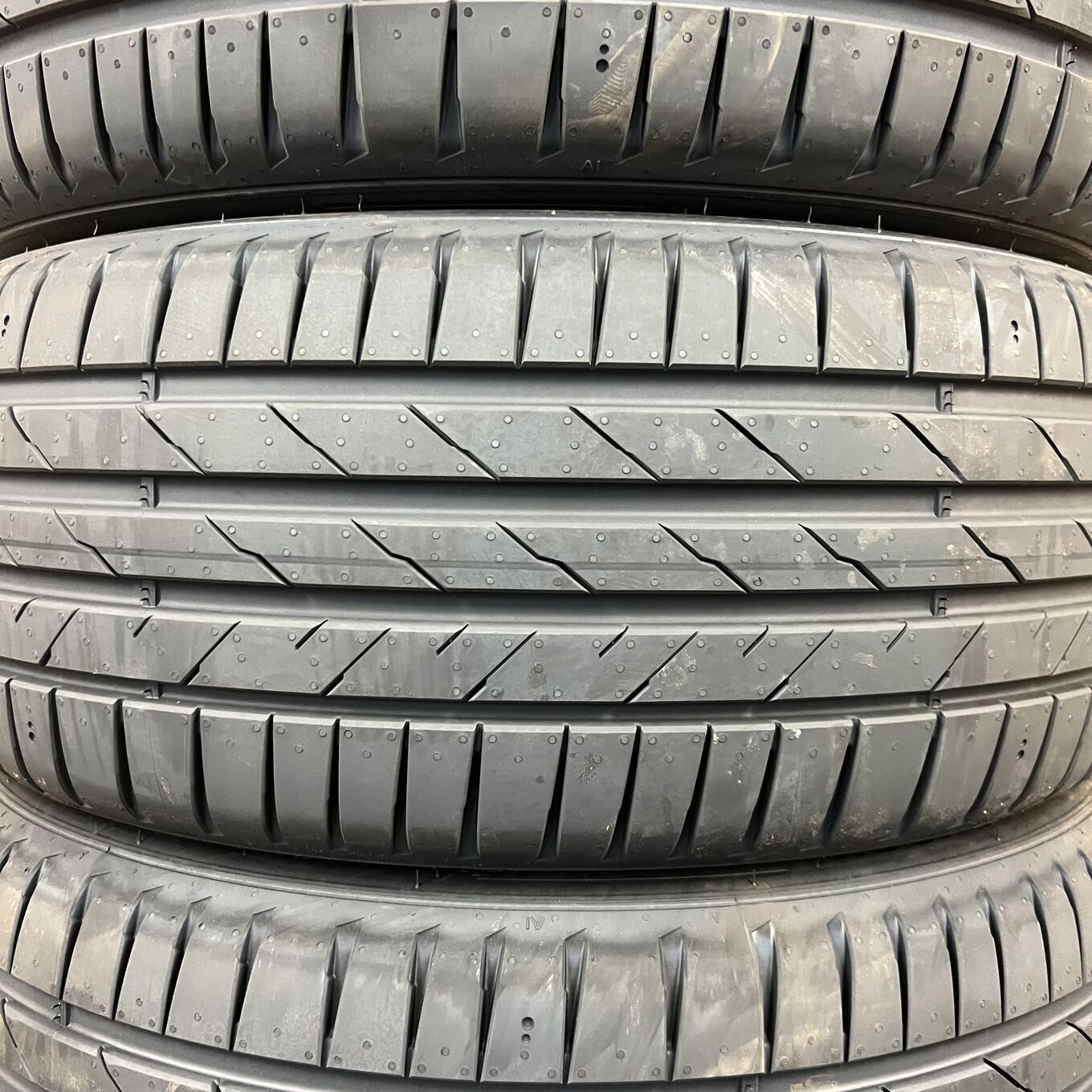 Hankook K137A VENTUS EVO SUV 225/50 R18, фото 2