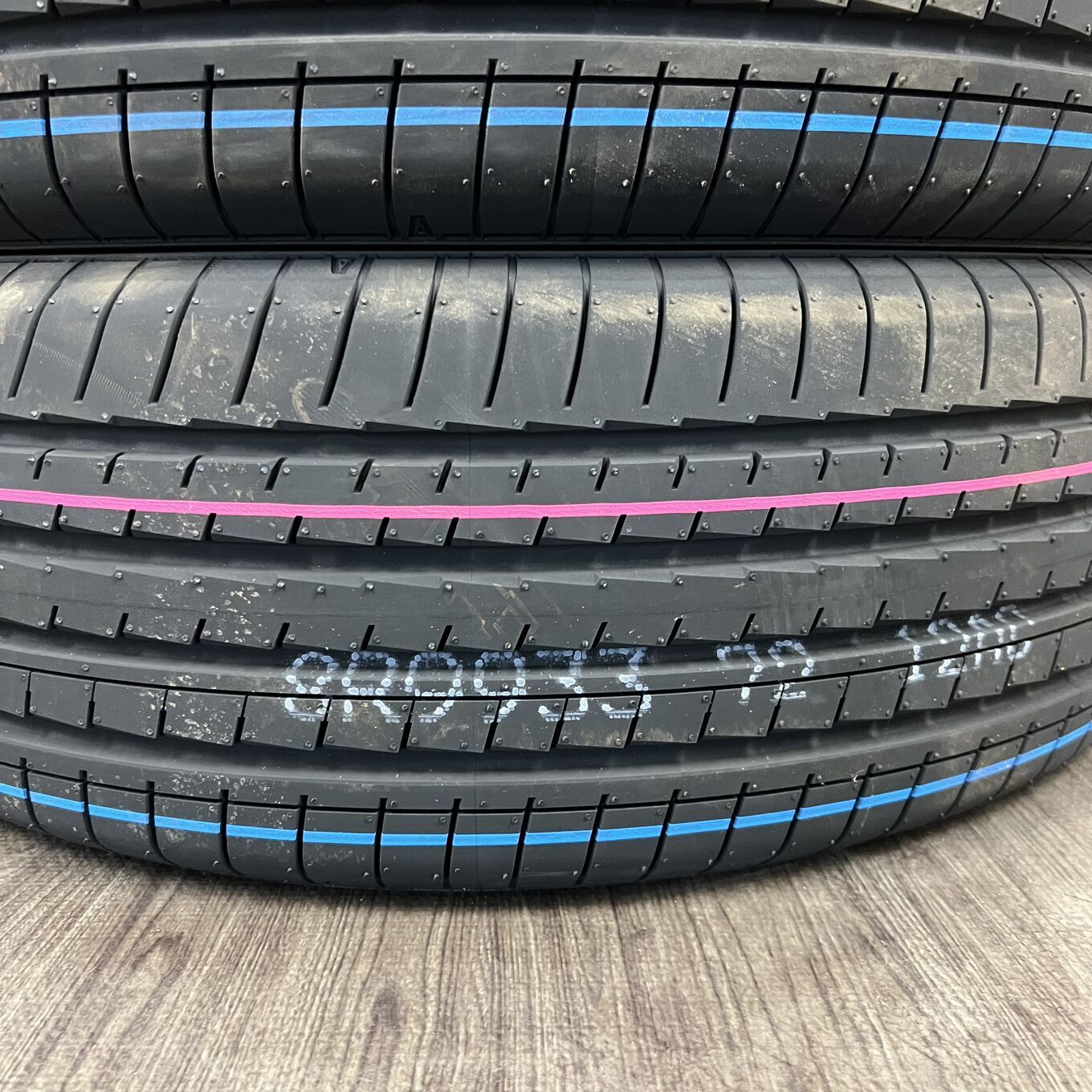 Yokohama ADVAN V61 235/60 R18, фото 4