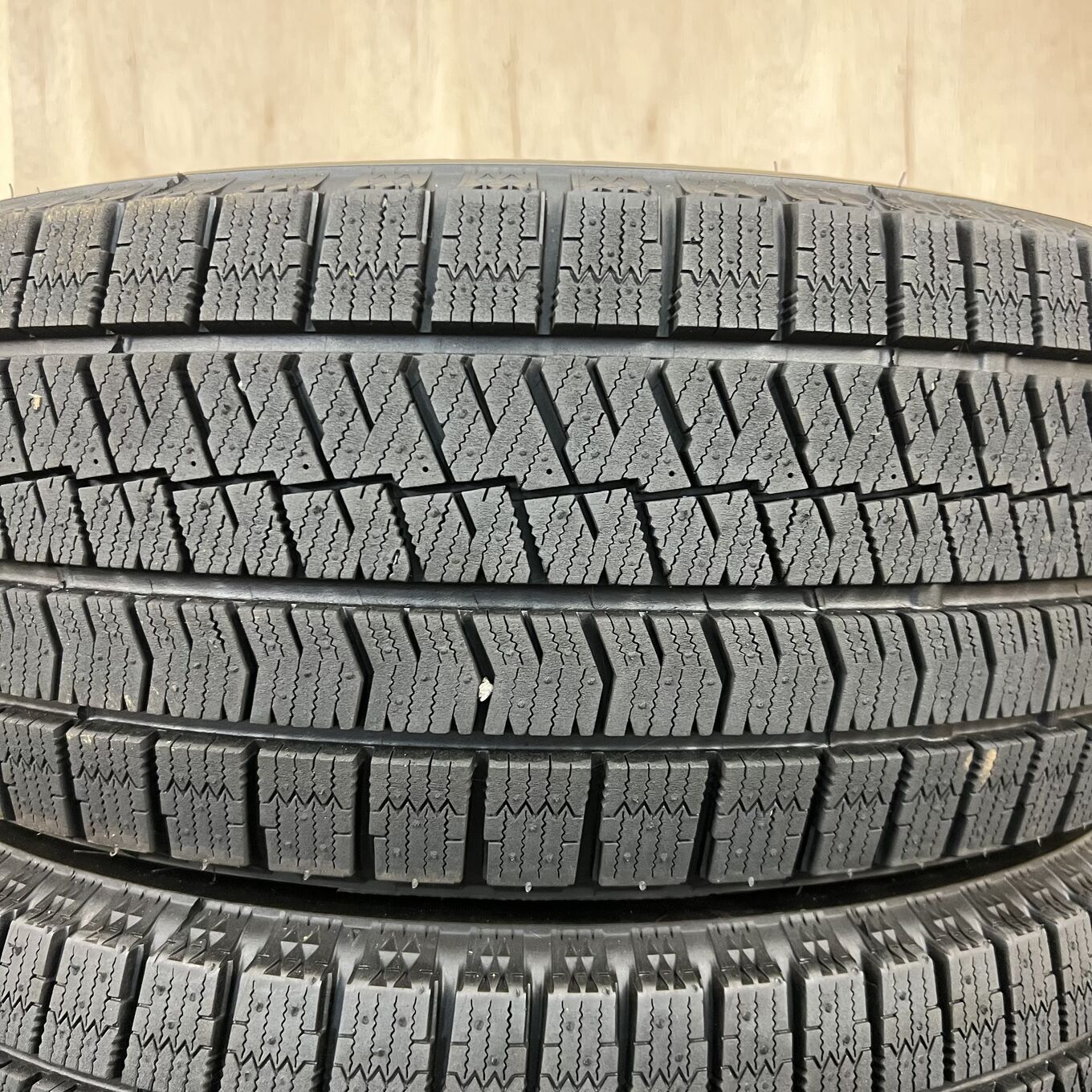 215/55 R17 Bridgestone BLIZZAK VRX2 — 37 400 ¥/комплект