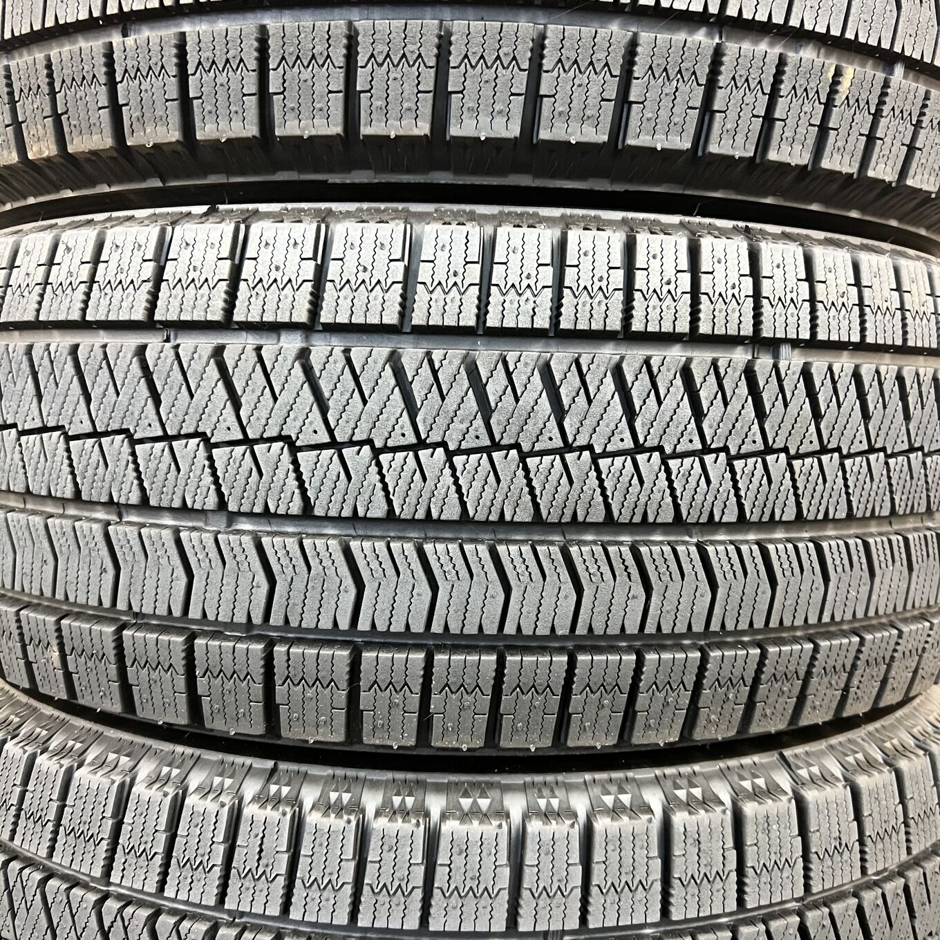 Bridgestone BLIZZAK VRX2 215/55 R17, фото 2