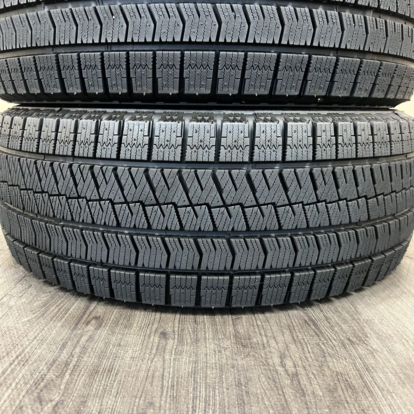 Bridgestone BLIZZAK VRX2 215/55 R17, фото 4