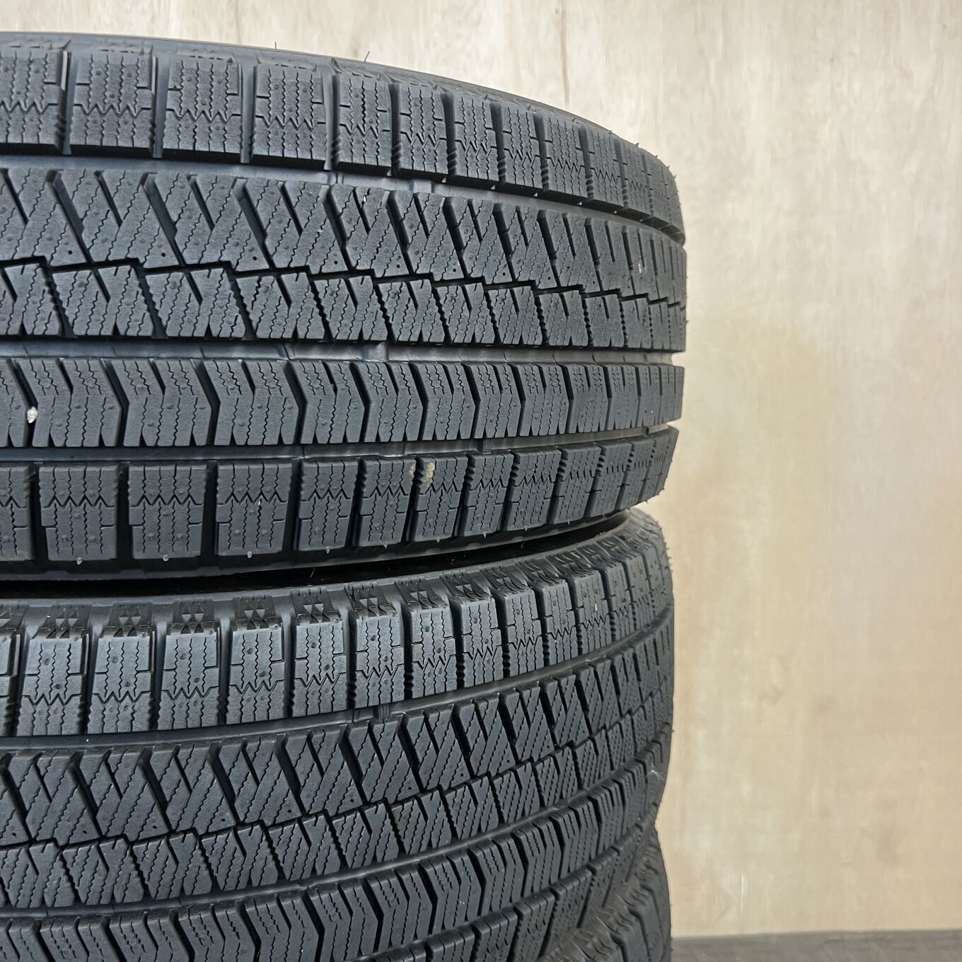 Bridgestone BLIZZAK VRX2 215/55 R17, фото 6