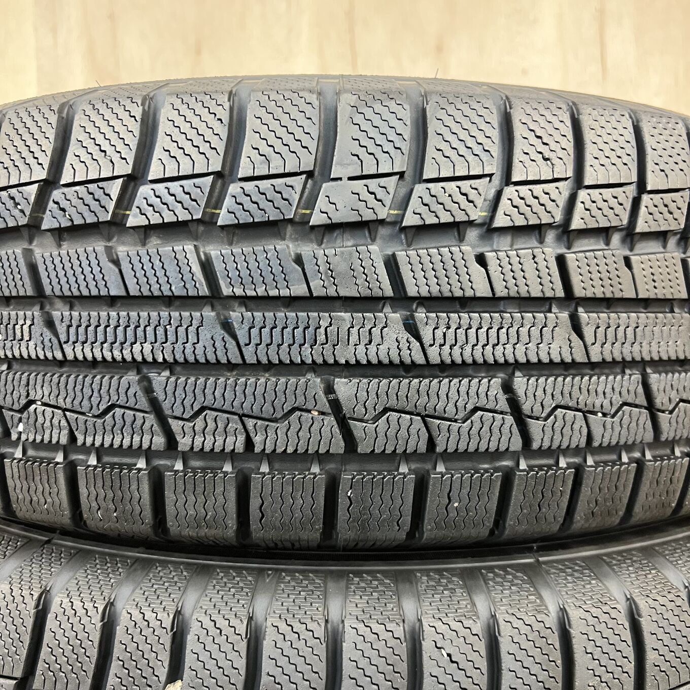 215/70 R16 Toyo WINTER TRANPATH TX — 17 000 ¥/комплект