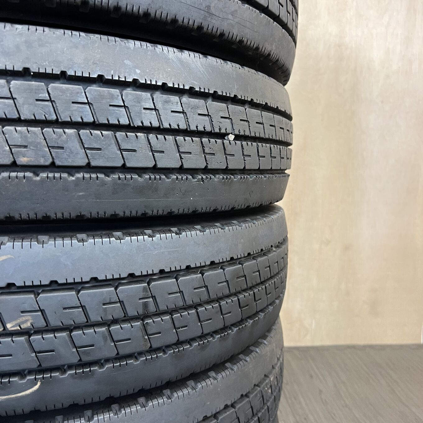 Bridgestone DURAVIS R207 205/80 R17.5, фото 2