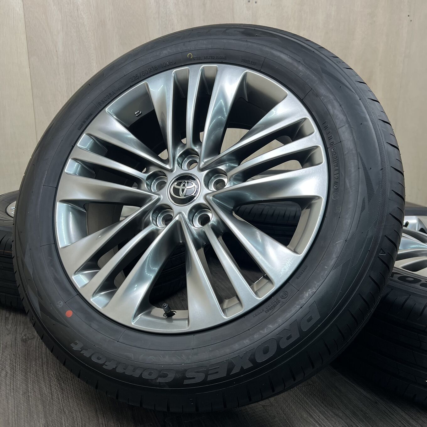 Б/У колесо в сборе 225/60 R18 Hankook ALPHARD 40, артикул 0256AS040926
