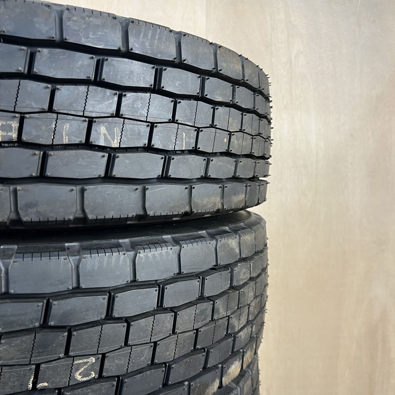 245/80 R17.5 Dunlop SP680 — 90 700 ¥/комплект