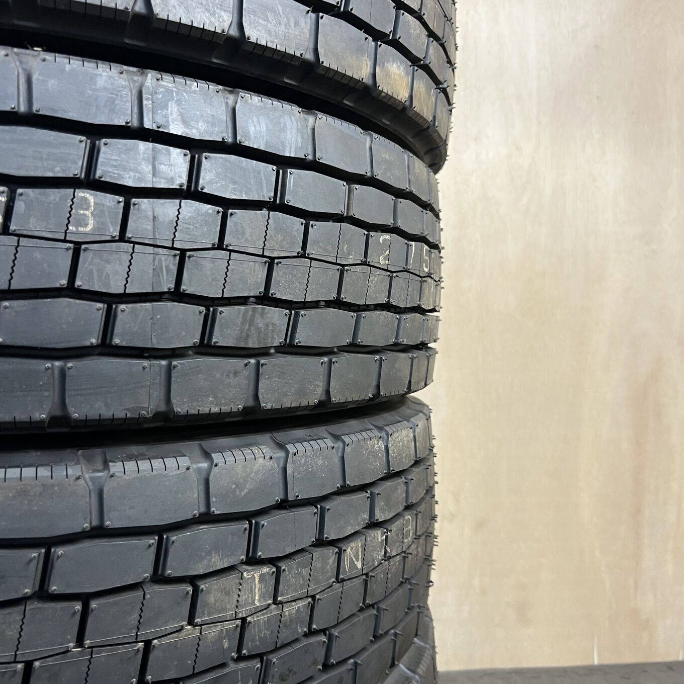 Dunlop SP680 245/80 R17.5, фото 2