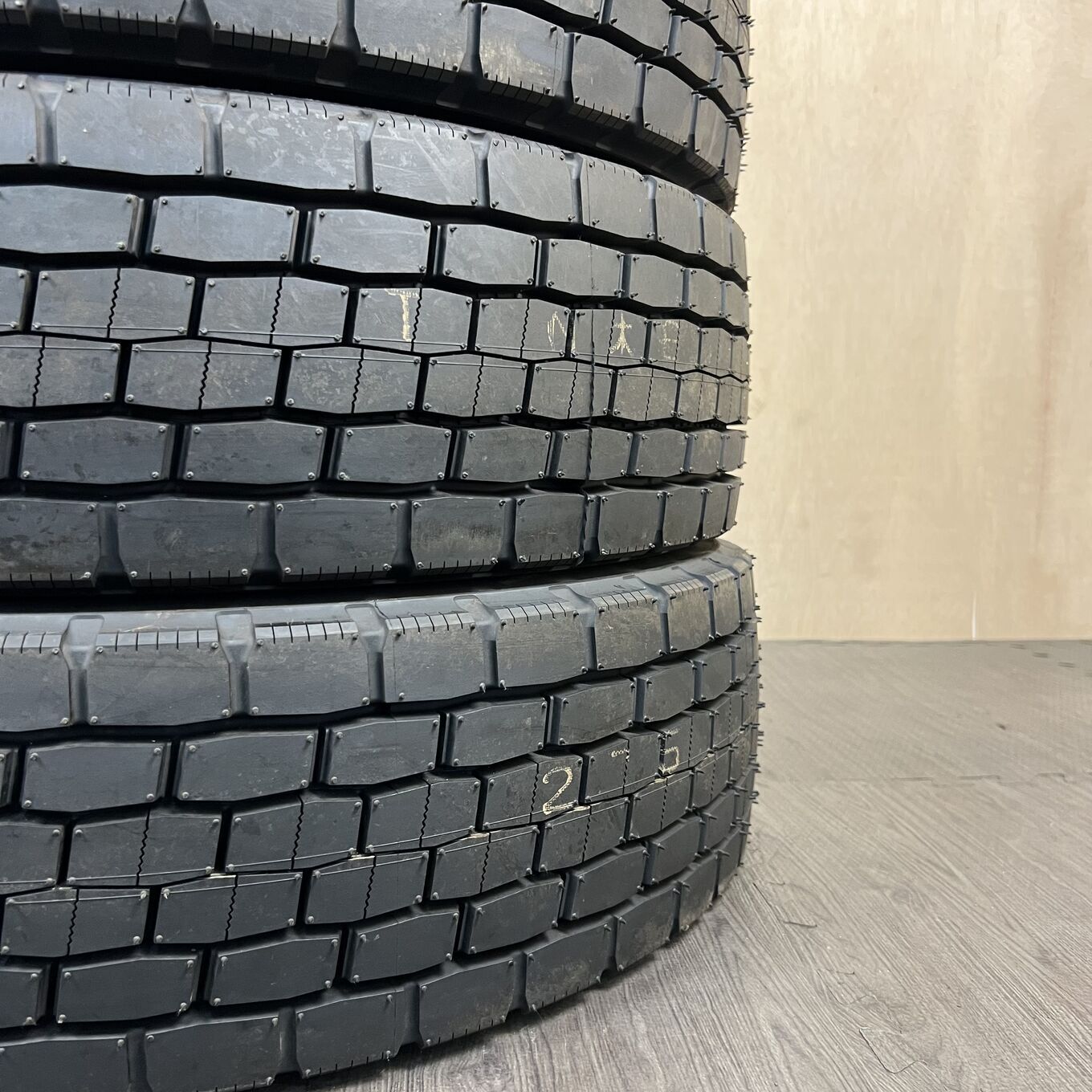 Dunlop SP680 245/80 R17.5, фото 3